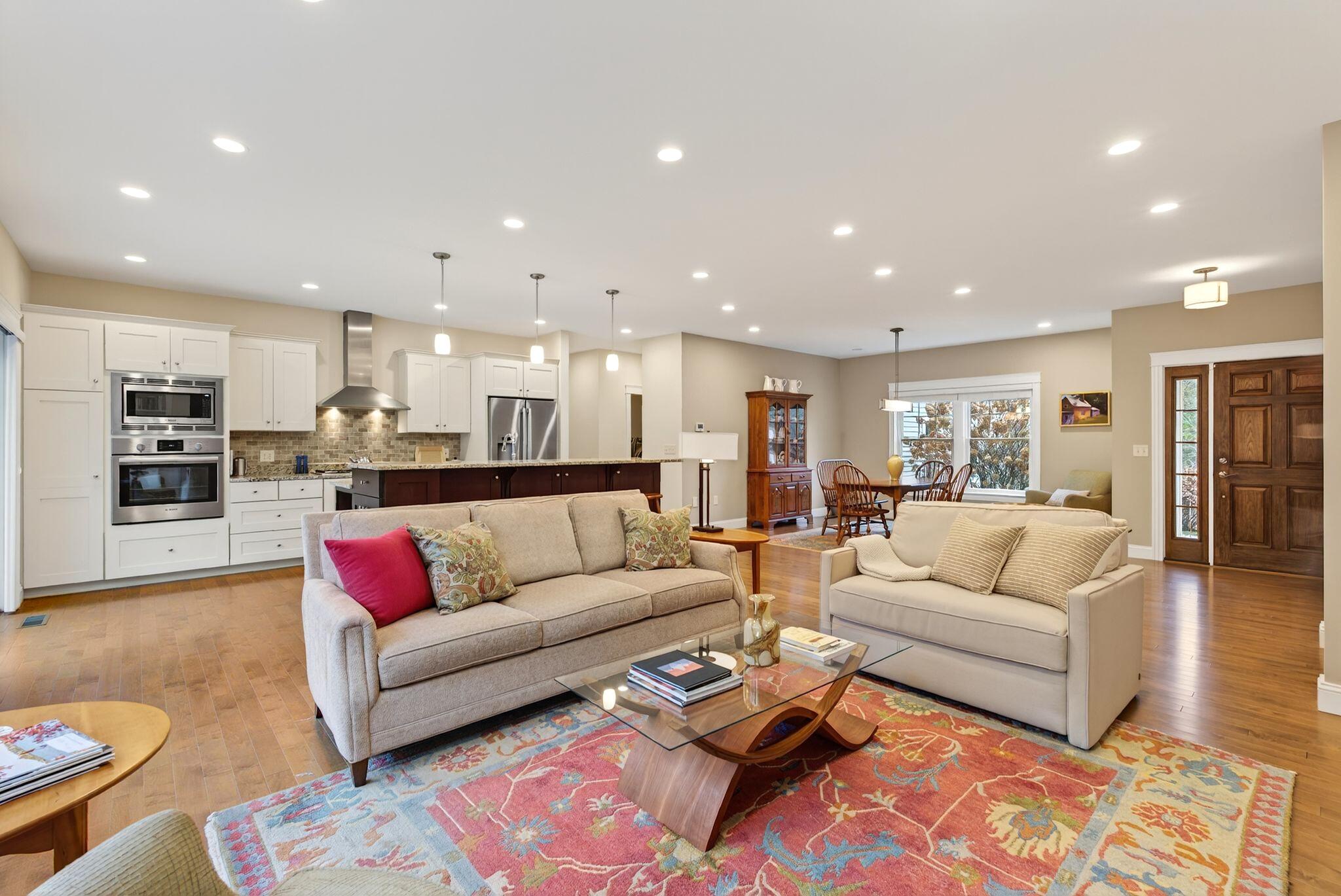 Falmouth, Maine, 04105, United States, 3 Bedrooms Bedrooms, ,4 BathroomsBathrooms,Residential,Active,1998574