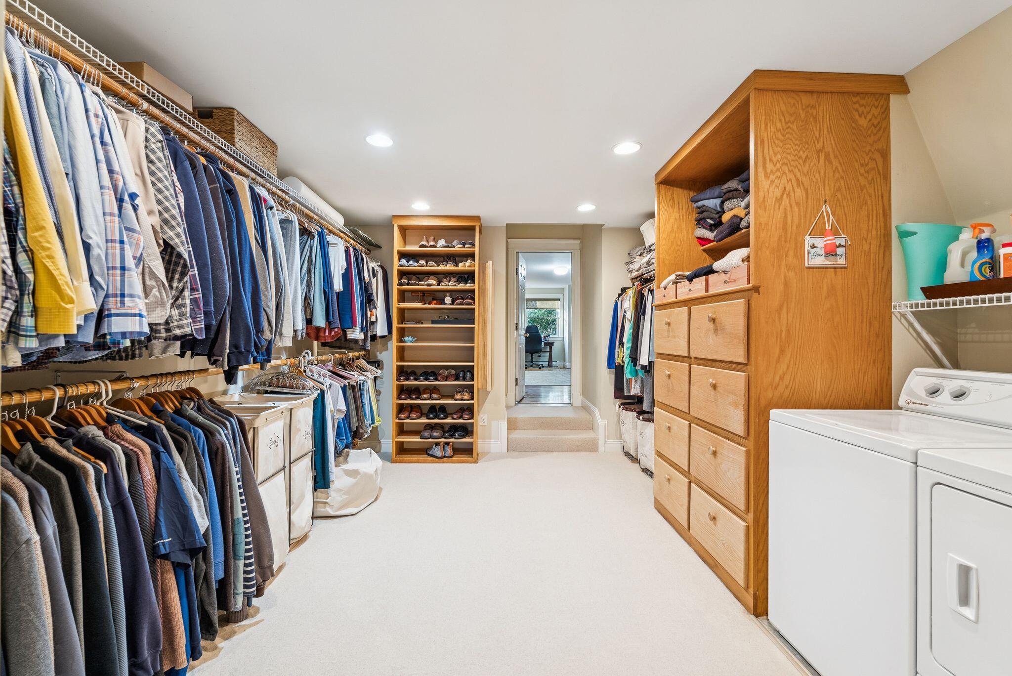 Falmouth, Maine, 04105, United States, 5 Bedrooms Bedrooms, ,4 BathroomsBathrooms,Residential,Active,2002327