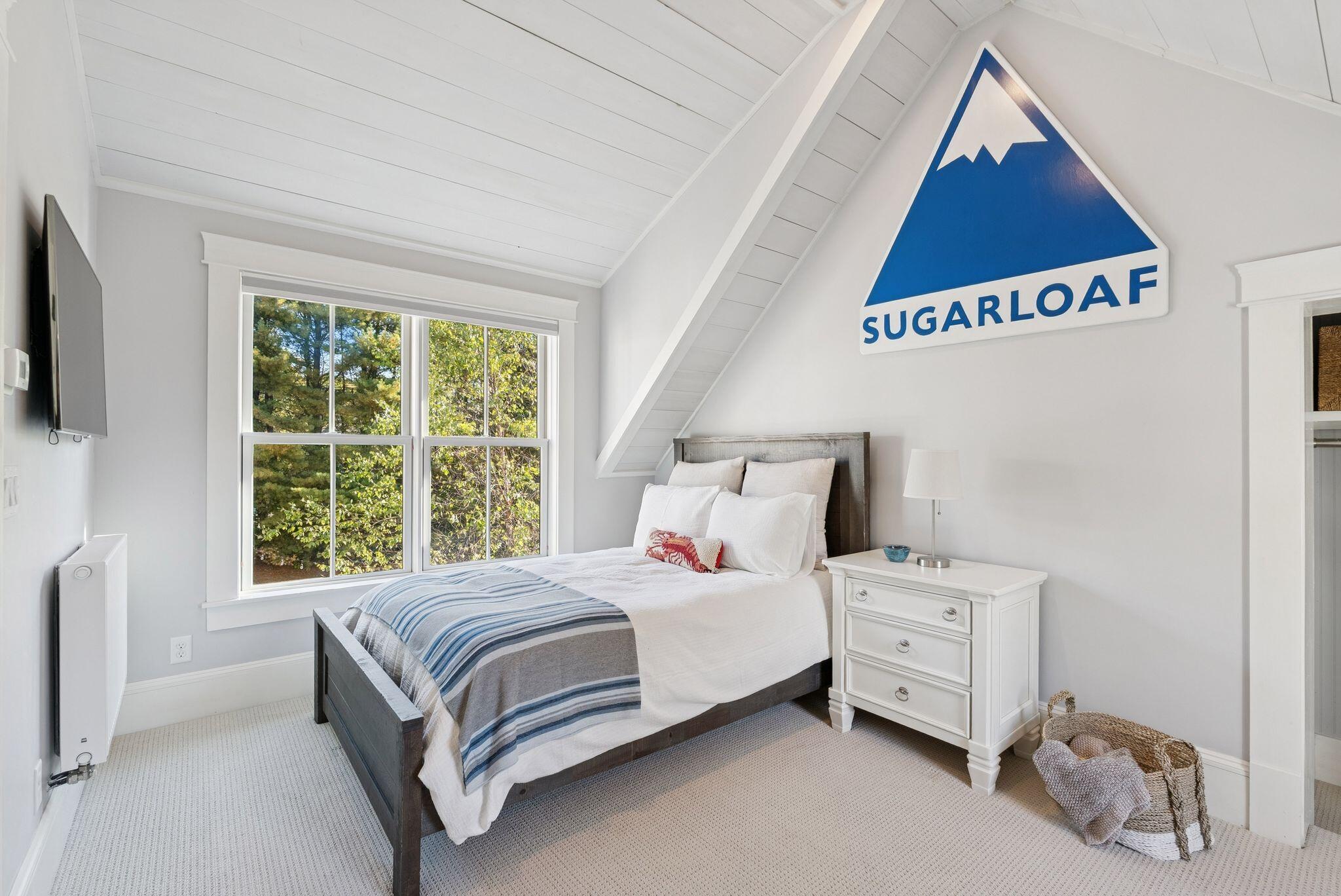 Falmouth, Maine, 04105, United States, 5 Bedrooms Bedrooms, ,4 BathroomsBathrooms,Residential,Active,1961947