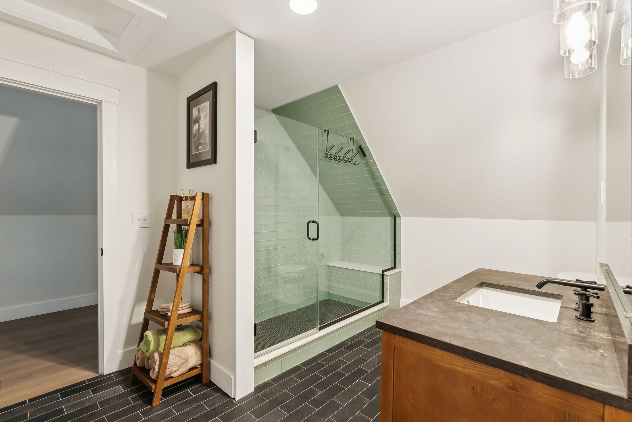 Falmouth, Maine, 04105, United States, 5 Bedrooms Bedrooms, ,5 BathroomsBathrooms,Residential,Active,1798129