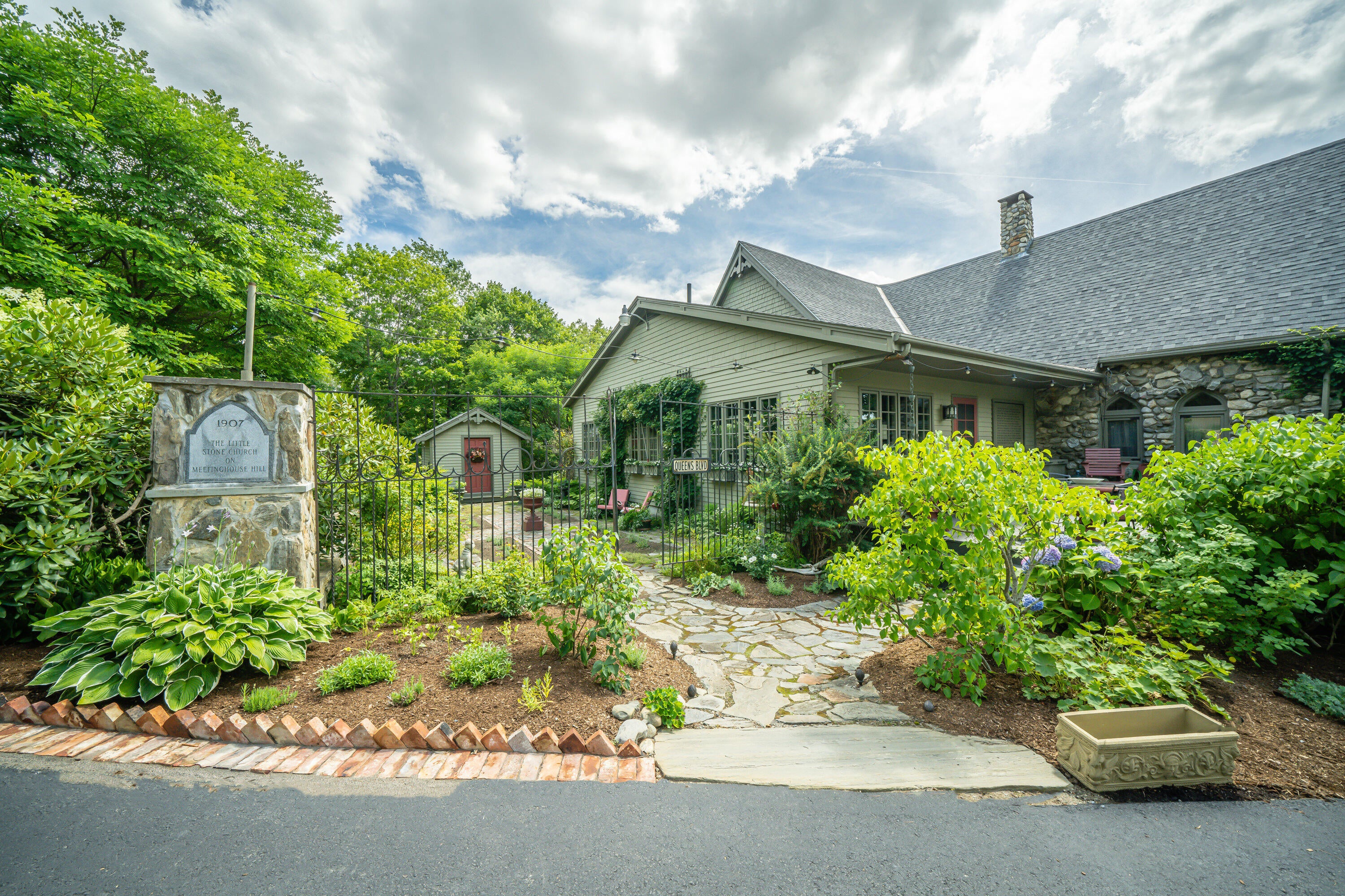 Belfast, Maine, 04915, United States, ,2 BathroomsBathrooms,Residential,Active,1762819