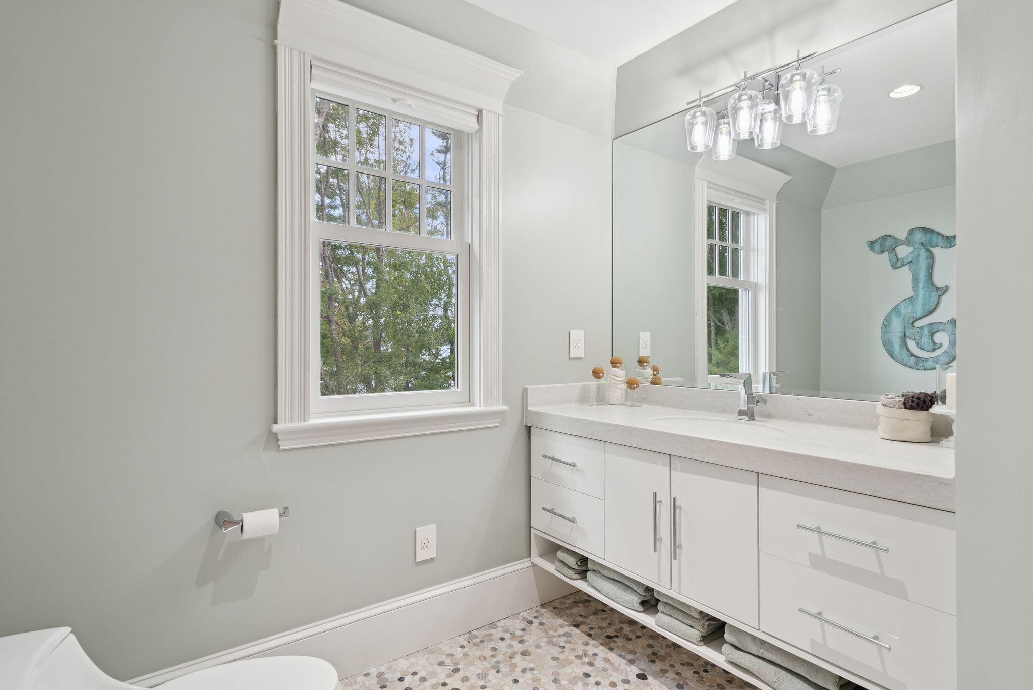 Yarmouth, Maine, 04096, United States, 4 Bedrooms Bedrooms, ,5 BathroomsBathrooms,Residential,Active,1945252