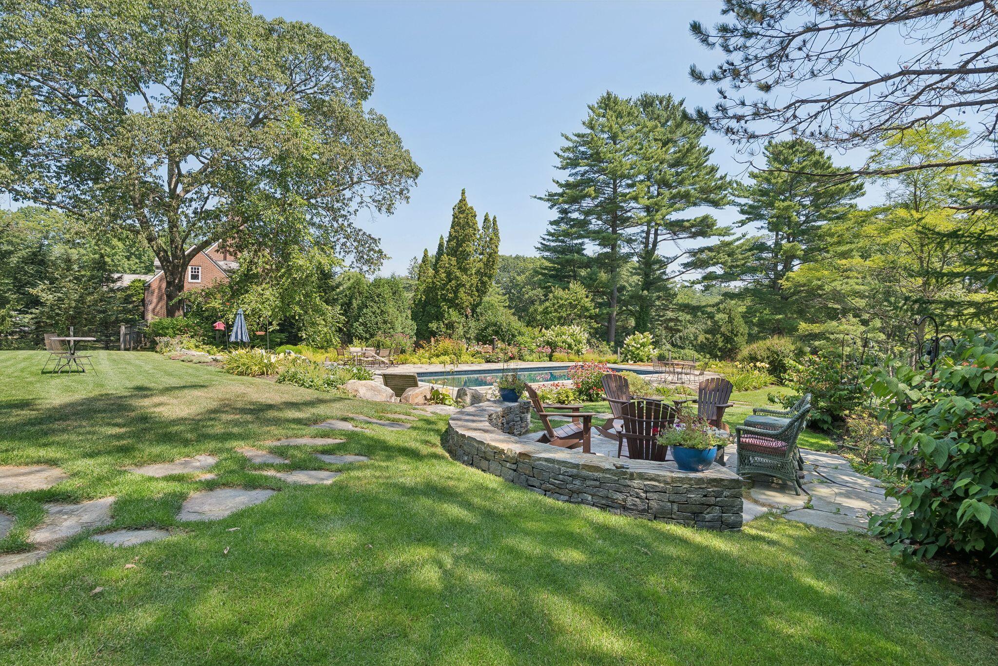 Falmouth, Maine, 04105, United States, 5 Bedrooms Bedrooms, ,6 BathroomsBathrooms,Residential,Active,1952276