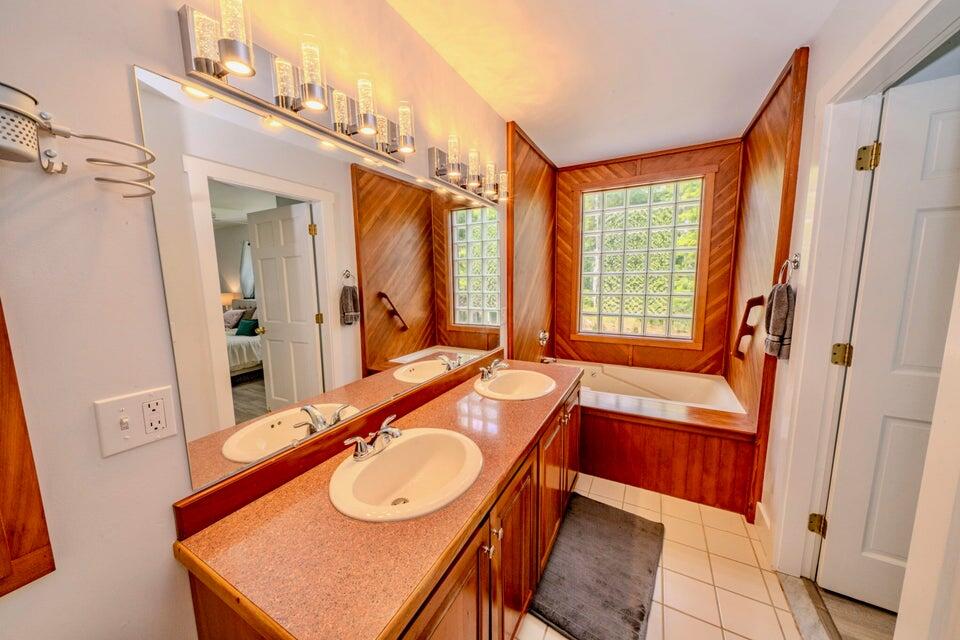 Belfast, Maine, 04915, United States, 4 Bedrooms Bedrooms, ,4 BathroomsBathrooms,Residential,Active,1876879