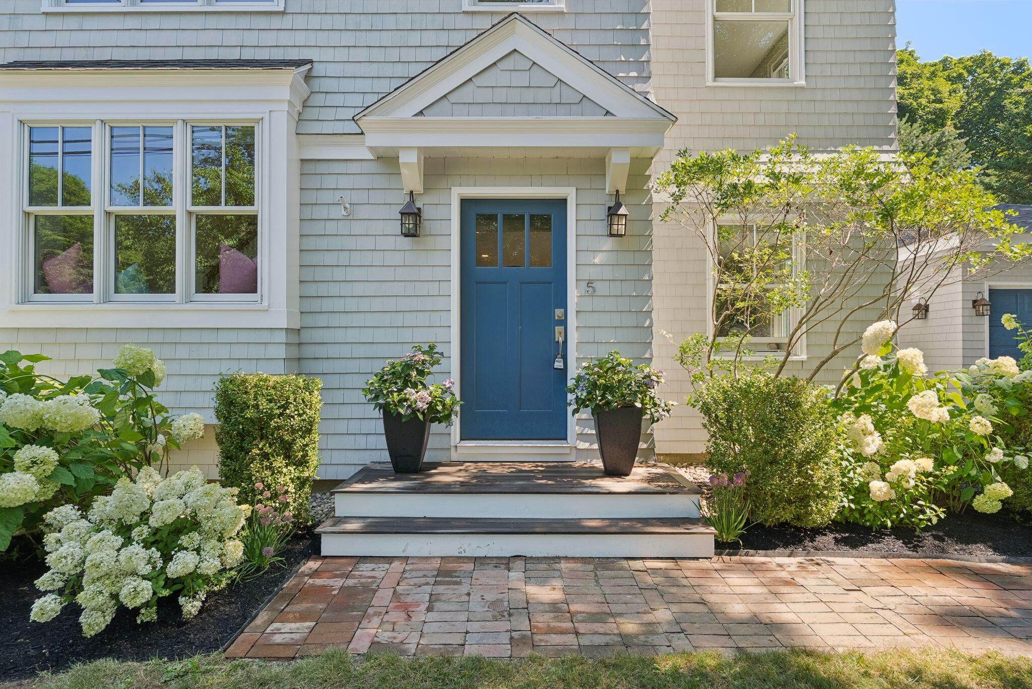 Falmouth, Maine, 04105, United States, 4 Bedrooms Bedrooms, ,3 BathroomsBathrooms,Residential,Pending,1903217