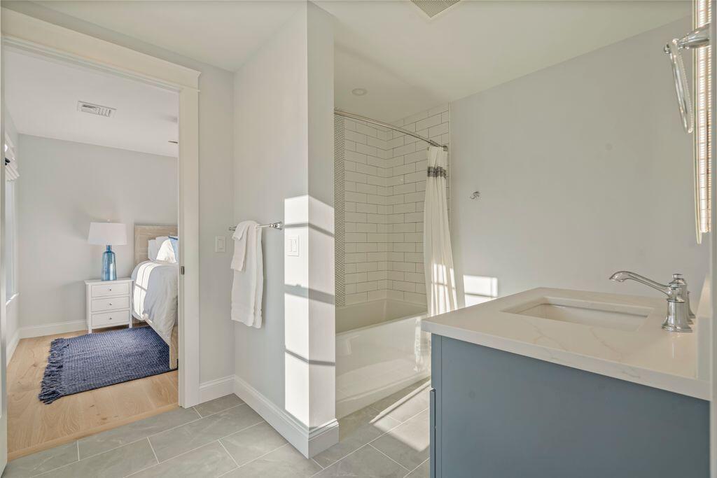 Falmouth, Maine, 04105, United States, 5 Bedrooms Bedrooms, ,6 BathroomsBathrooms,Residential,Active,2028555