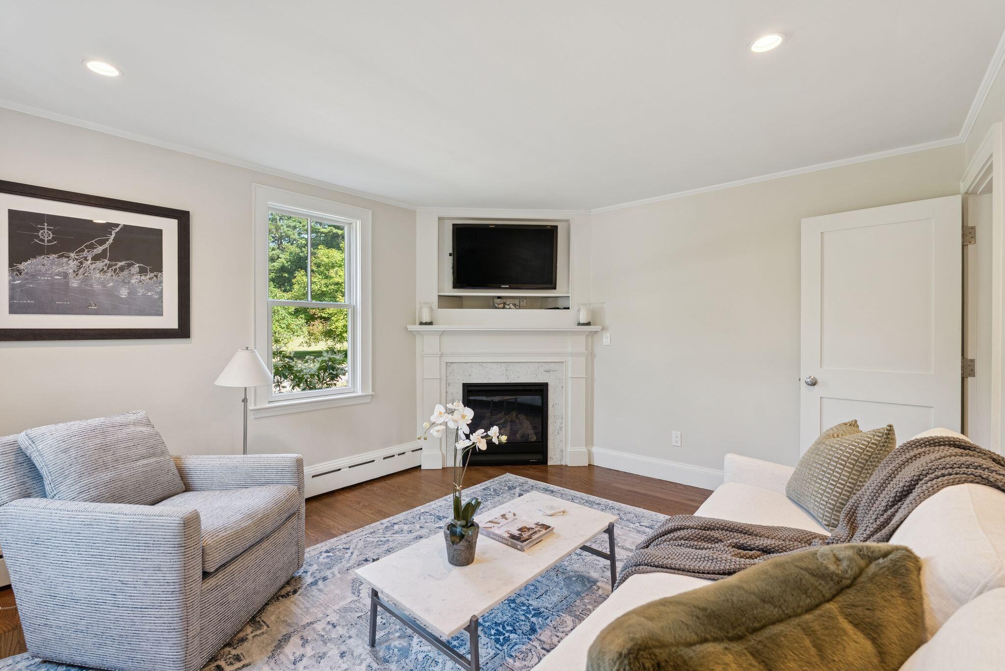 Falmouth, Maine, 04105, United States, 4 Bedrooms Bedrooms, ,3 BathroomsBathrooms,Residential,Pending,1903217