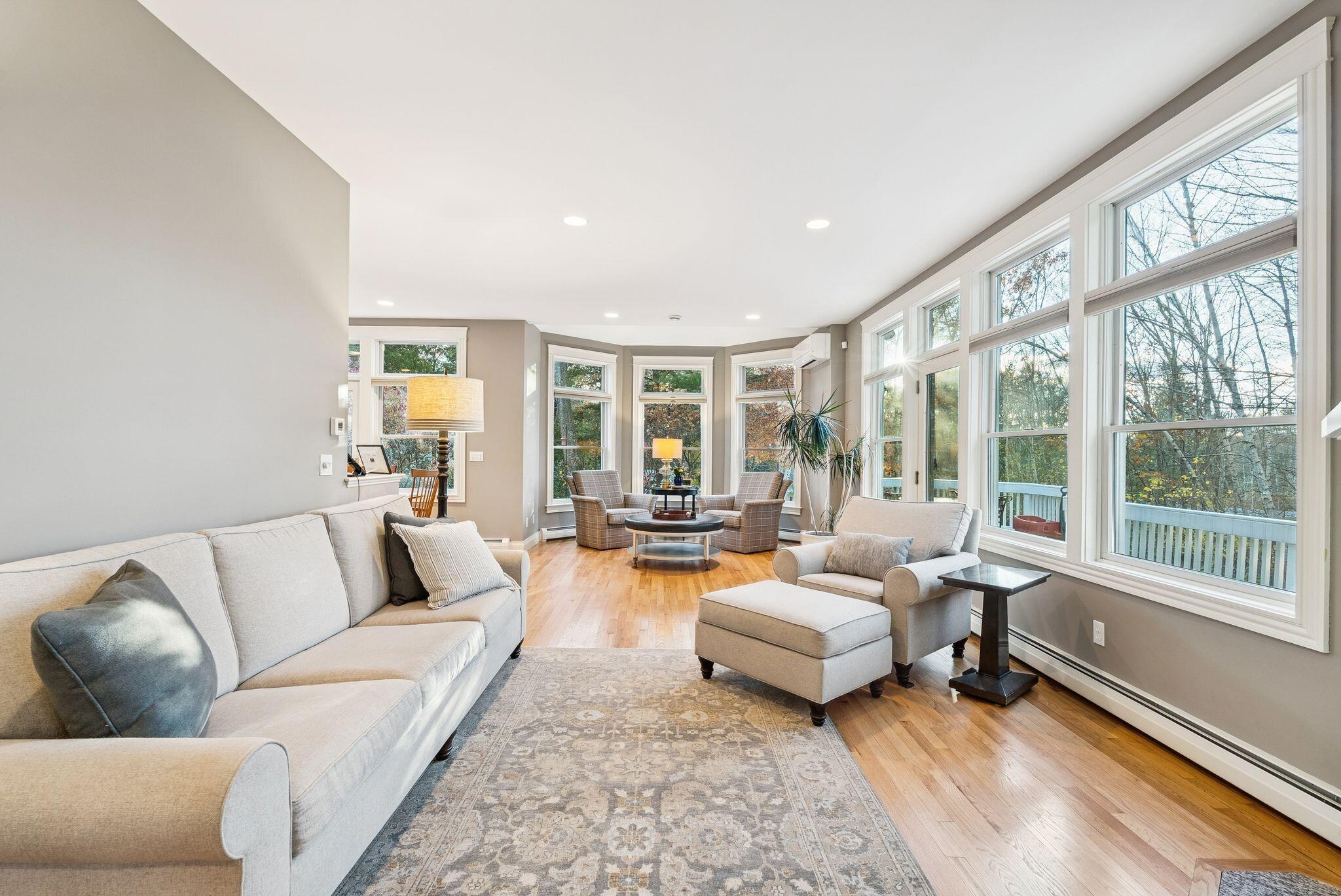 Falmouth, Maine, 04105, United States, 5 Bedrooms Bedrooms, ,4 BathroomsBathrooms,Residential,Active,2002327