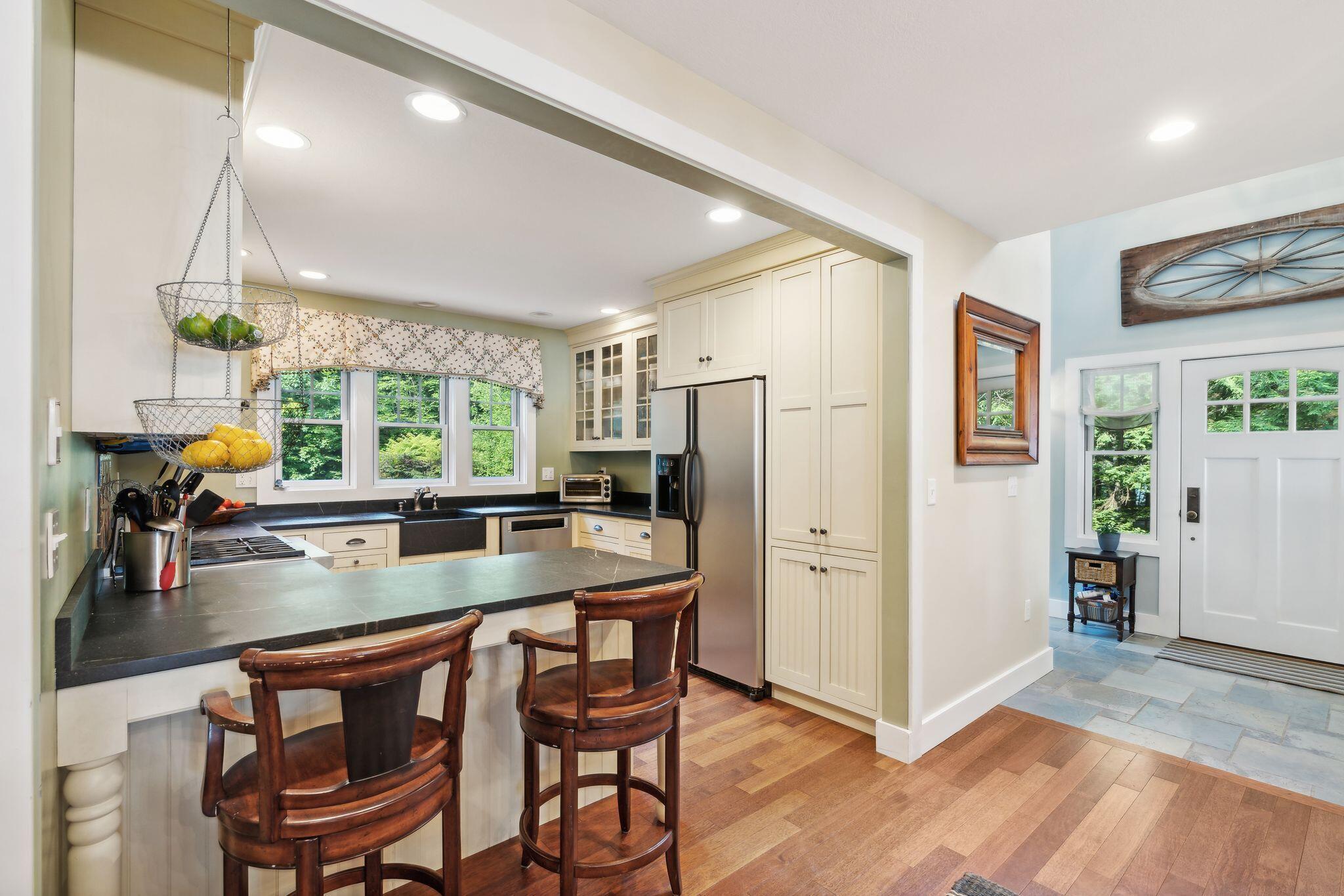 Naples, Maine, 04055, United States, 9 Bedrooms Bedrooms, ,8 BathroomsBathrooms,Residential,Active,1905064