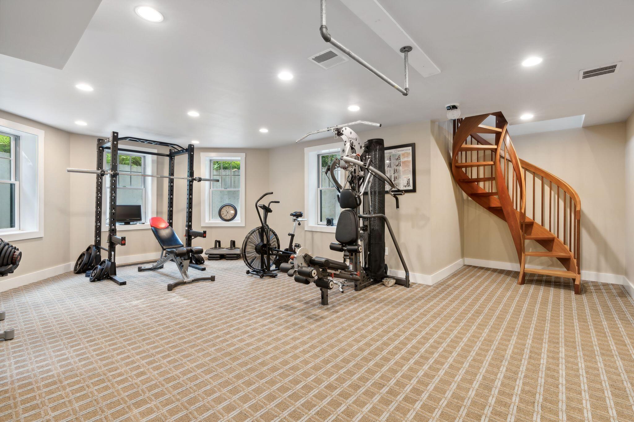 Naples, Maine, 04055, United States, 9 Bedrooms Bedrooms, ,8 BathroomsBathrooms,Residential,Active,1905064