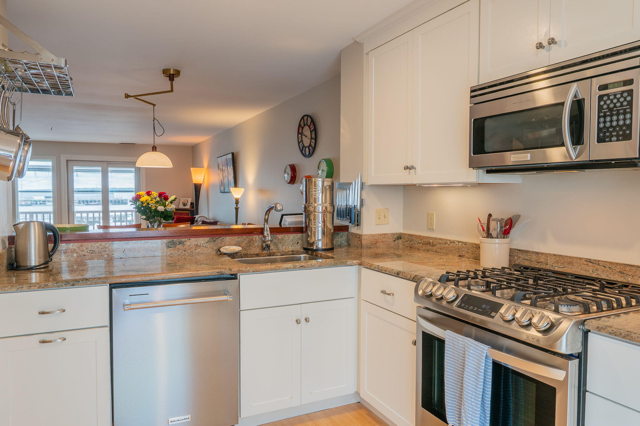 Portland, Maine, 04101, United States, 2 Bedrooms Bedrooms, ,3 BathroomsBathrooms,Residential,Active,1823987