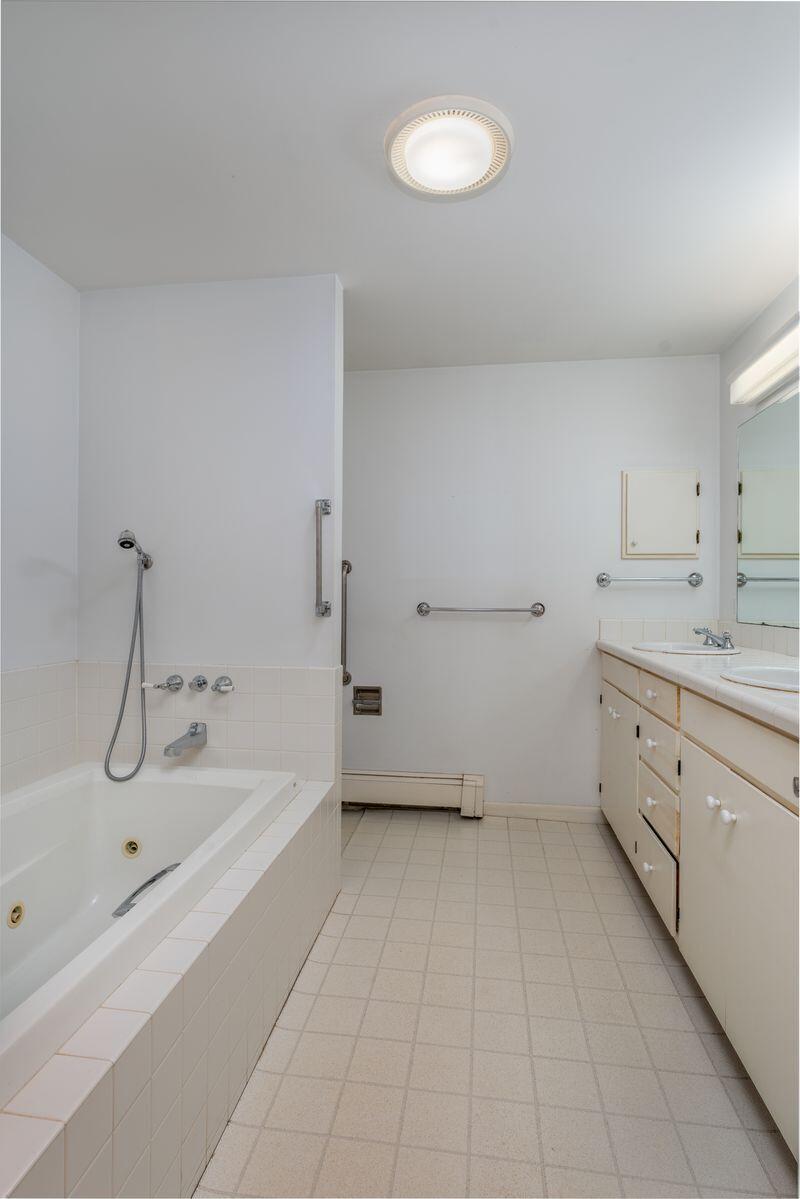 Brunswick, Maine, 04011, United States, 4 Bedrooms Bedrooms, ,3 BathroomsBathrooms,Residential,Active,1900497