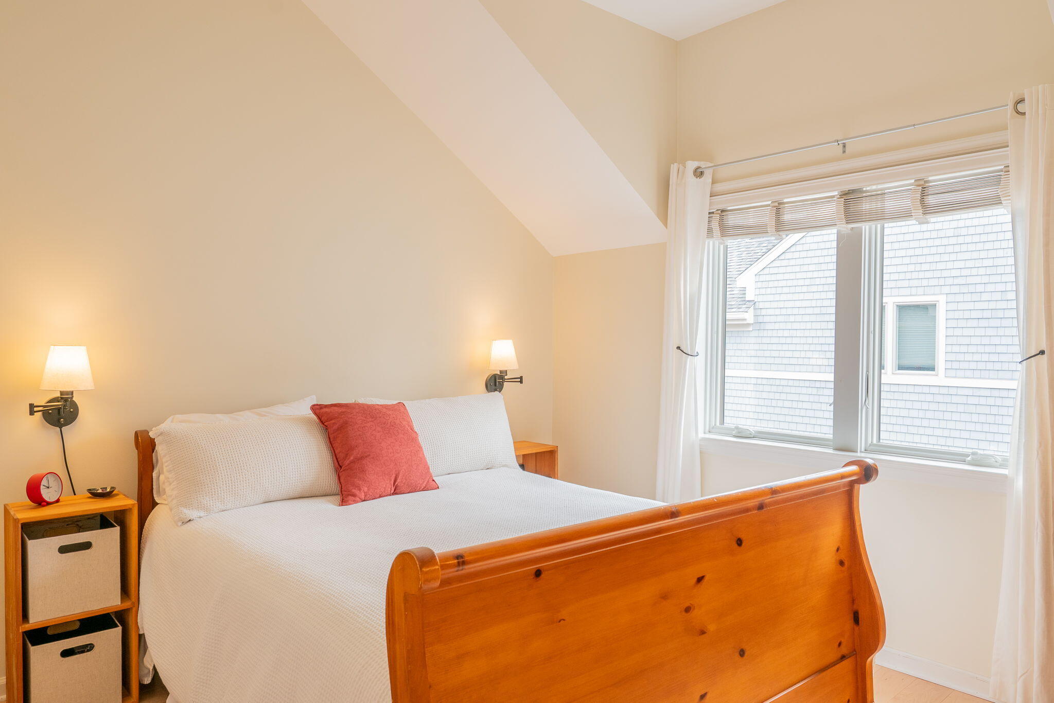 Portland, Maine, 04101, United States, 2 Bedrooms Bedrooms, ,3 BathroomsBathrooms,Residential,Active,1823987