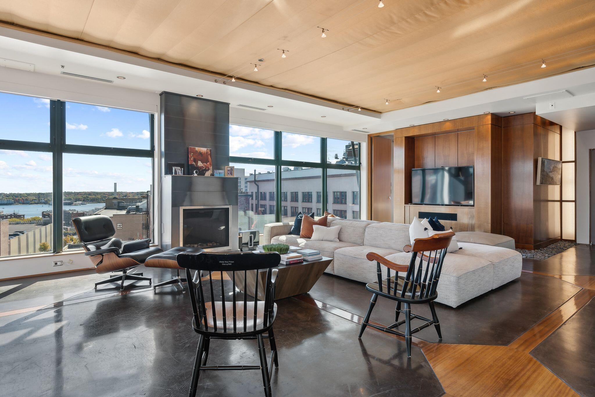 Portland, Maine, 04101, United States, 2 Bedrooms Bedrooms, ,3 BathroomsBathrooms,Residential,Active,1839414