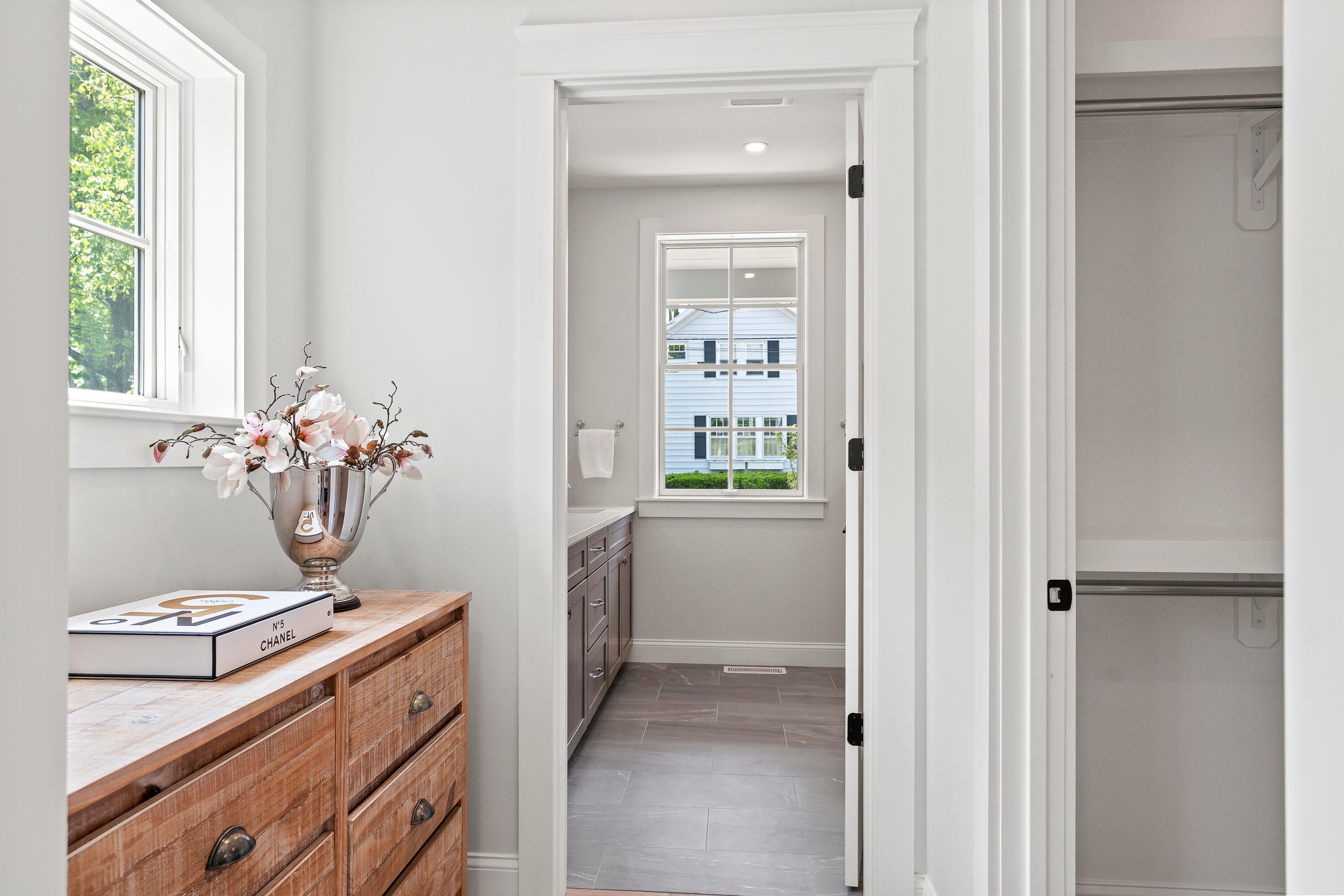 Falmouth, Maine, 04105, United States, 5 Bedrooms Bedrooms, ,6 BathroomsBathrooms,Residential,Active,1853629