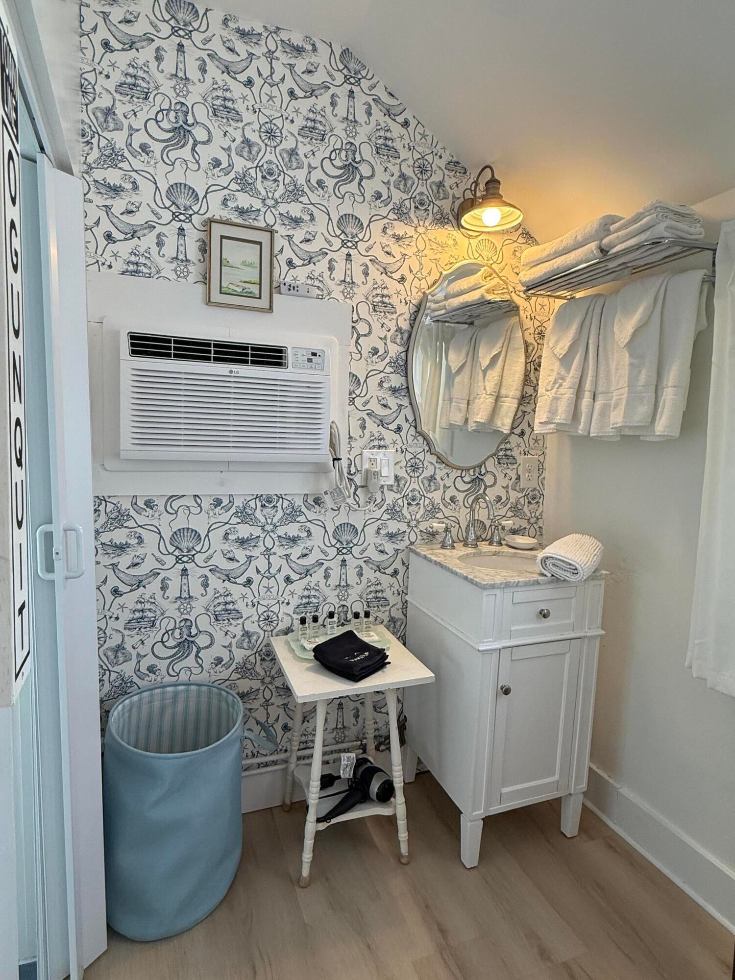 Ogunquit, Maine, 03907, United States, 6 Bedrooms Bedrooms, ,6 BathroomsBathrooms,Residential,Active,2012671