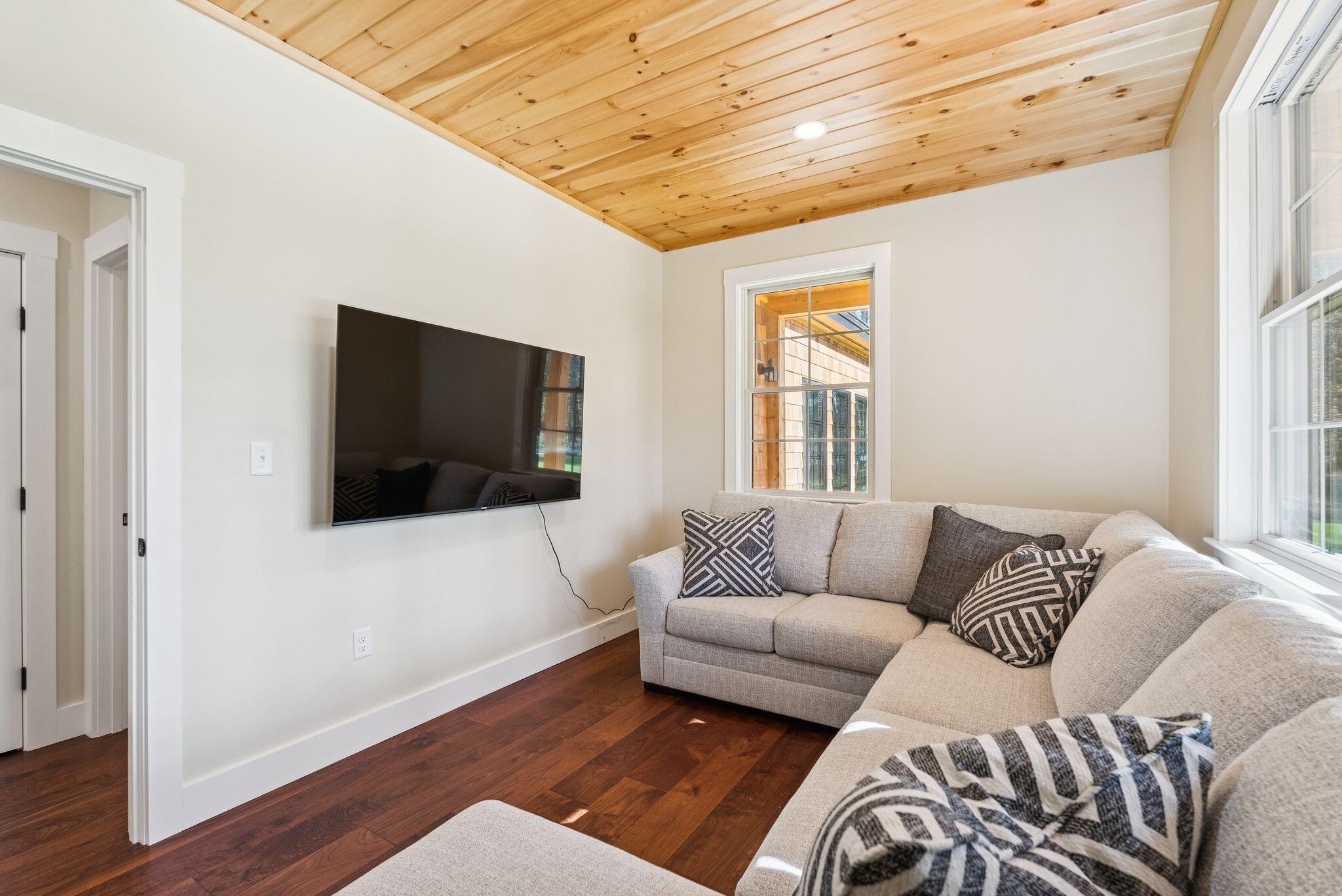 Casco, Maine, 04015, United States, 4 Bedrooms Bedrooms, ,5 BathroomsBathrooms,Residential,Active,1968106