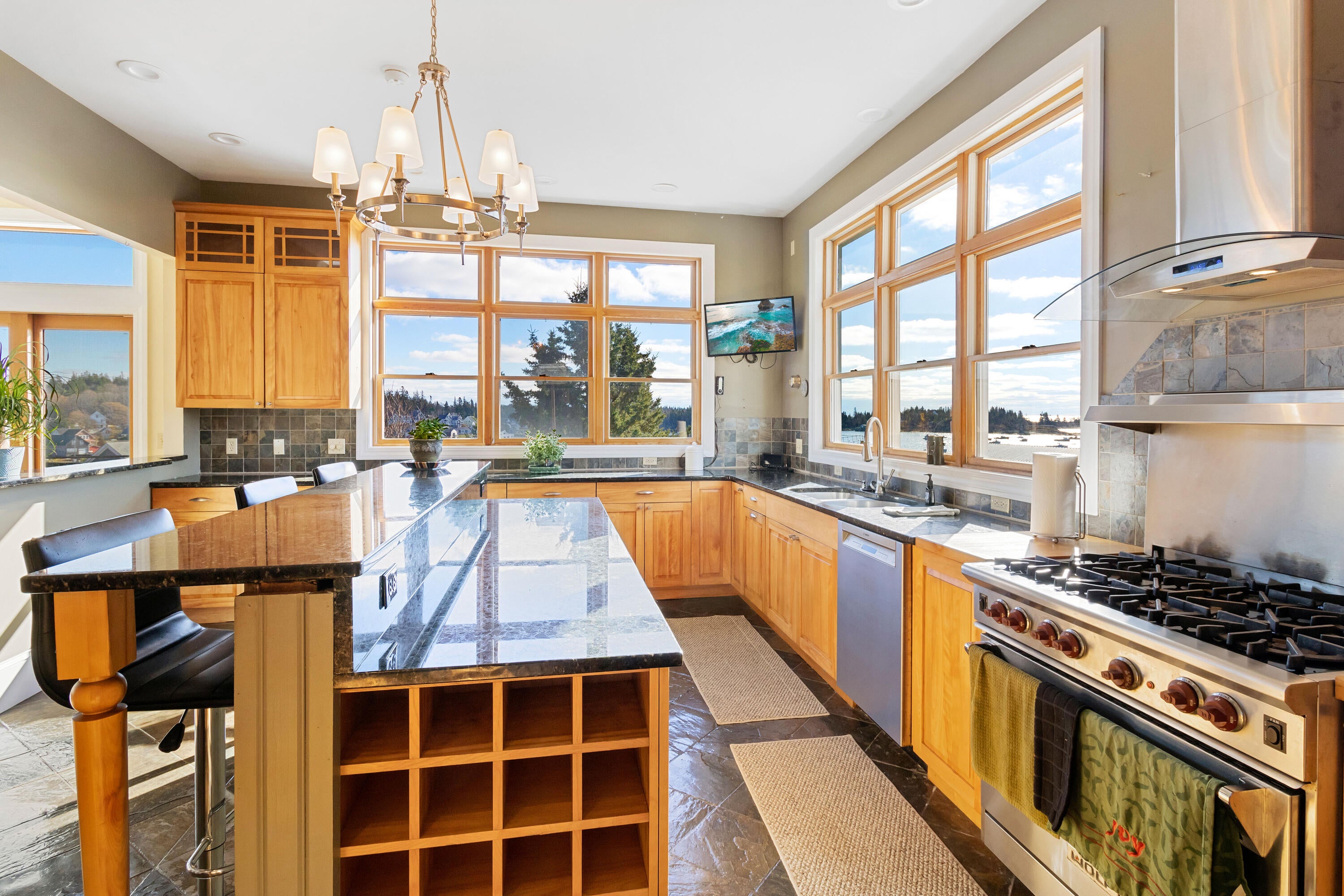 Vinalhaven, Maine, 04863, United States, 4 Bedrooms Bedrooms, ,4 BathroomsBathrooms,Residential,Active,1997886