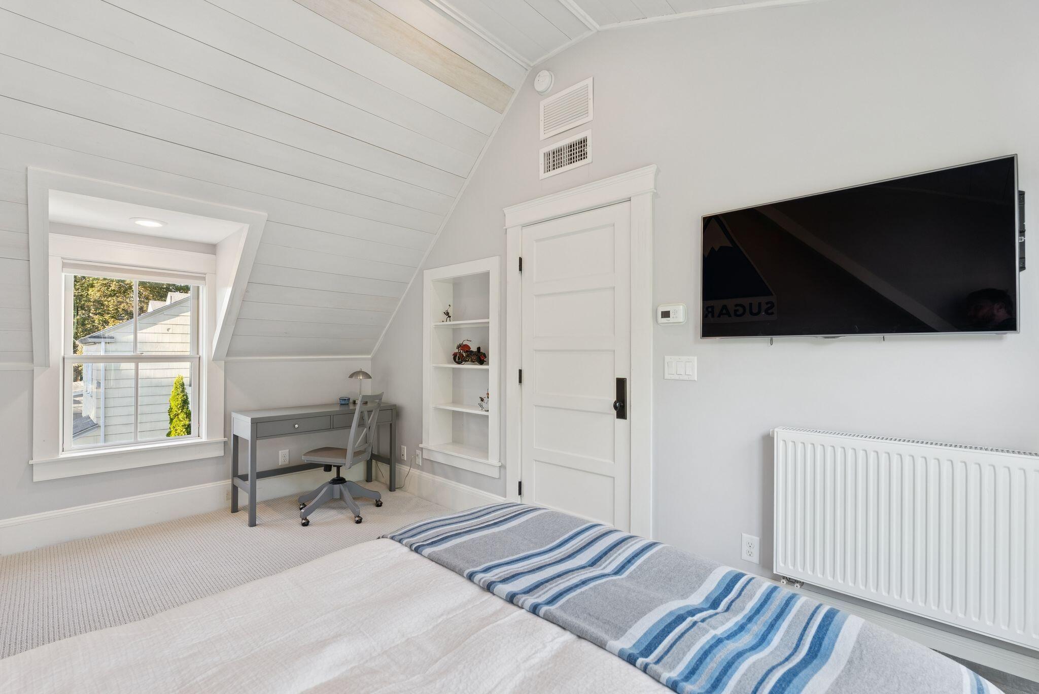 Falmouth, Maine, 04105, United States, 5 Bedrooms Bedrooms, ,4 BathroomsBathrooms,Residential,Active,1961947