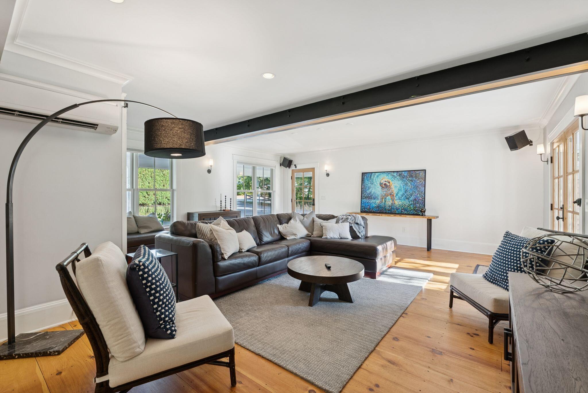 Falmouth, Maine, 04105, United States, 5 Bedrooms Bedrooms, ,4 BathroomsBathrooms,Residential,Active,1961947