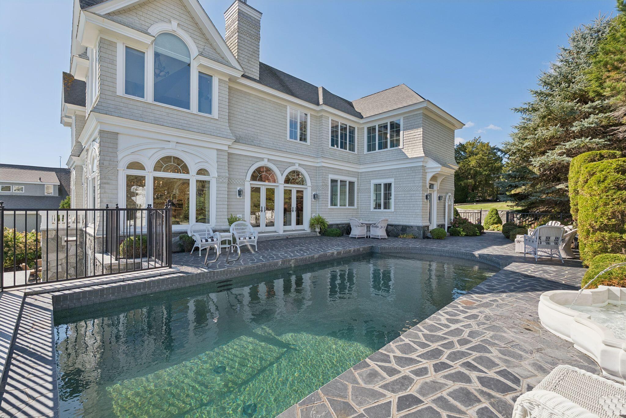 South Portland, Maine, 04106, United States, 3 Bedrooms Bedrooms, ,5 BathroomsBathrooms,Residential,Active,1954023
