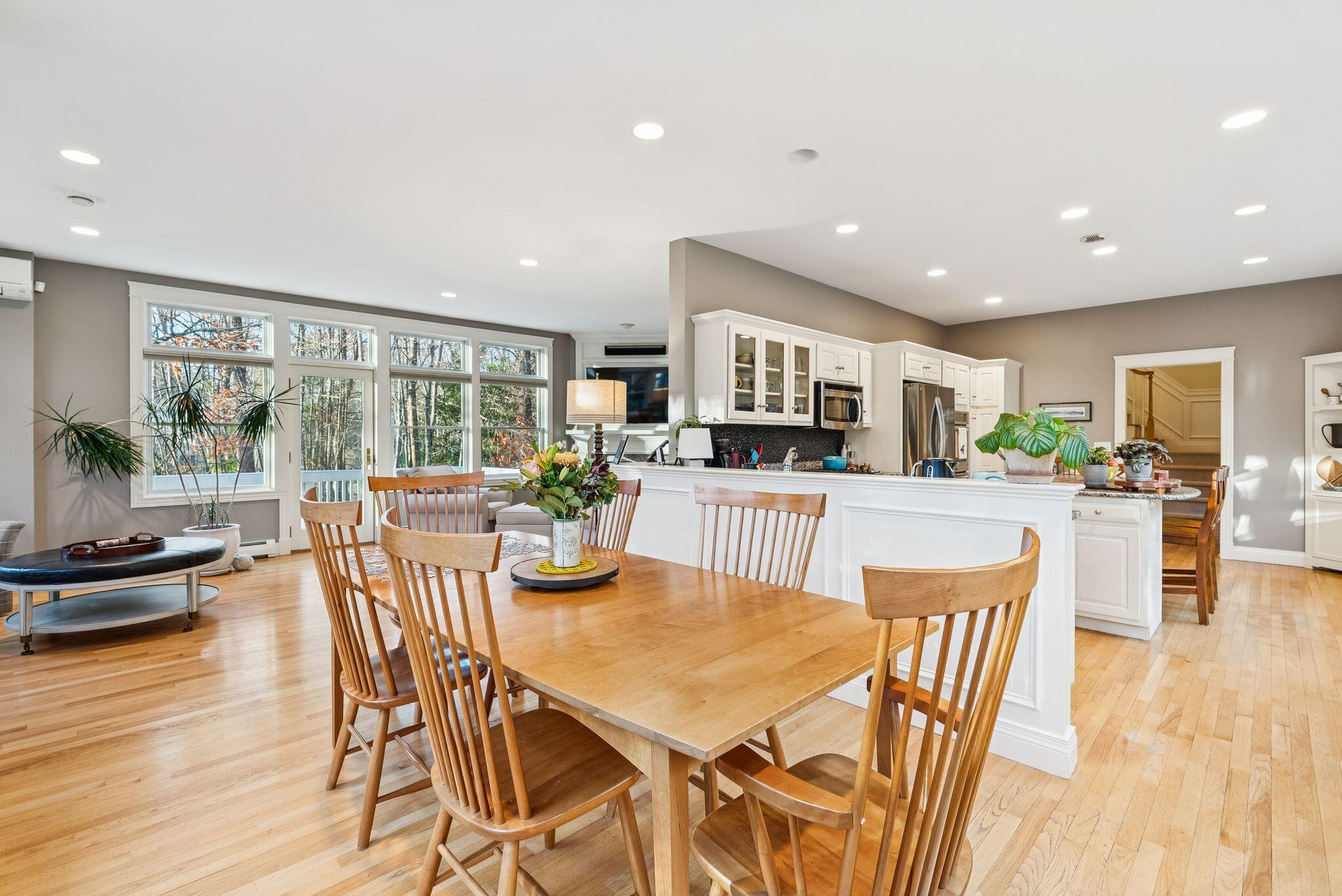 Falmouth, Maine, 04105, United States, 5 Bedrooms Bedrooms, ,4 BathroomsBathrooms,Residential,Active,2002327