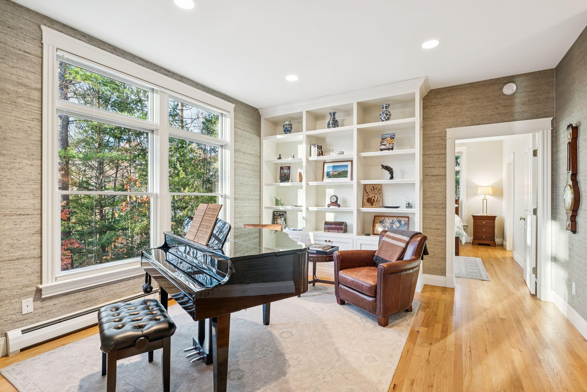 Falmouth, Maine, 04105, United States, 5 Bedrooms Bedrooms, ,4 BathroomsBathrooms,Residential,Active,2002327