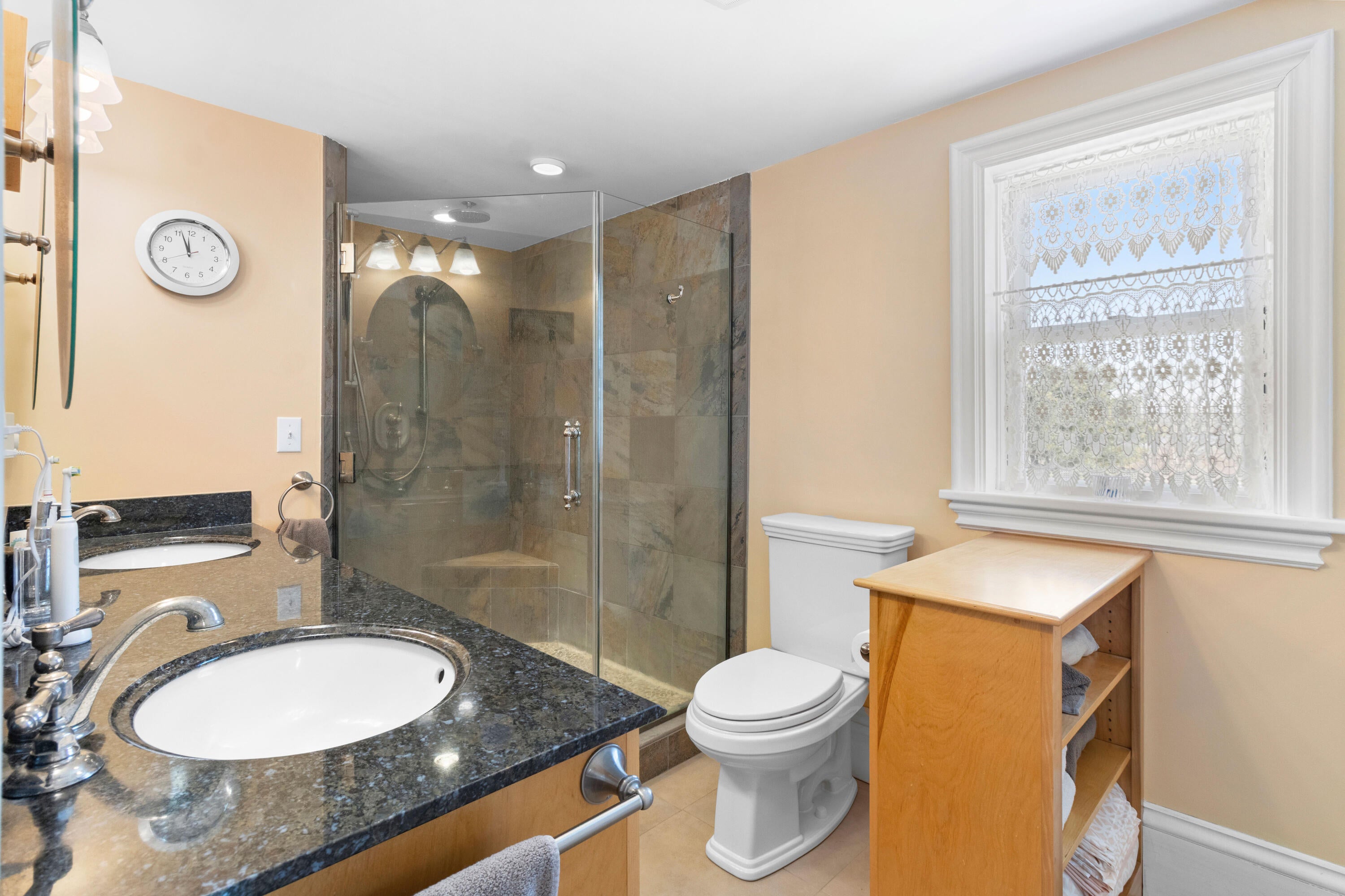 Waldoboro, Maine, 04572, United States, 4 Bedrooms Bedrooms, ,3 BathroomsBathrooms,Residential,Active,2007941