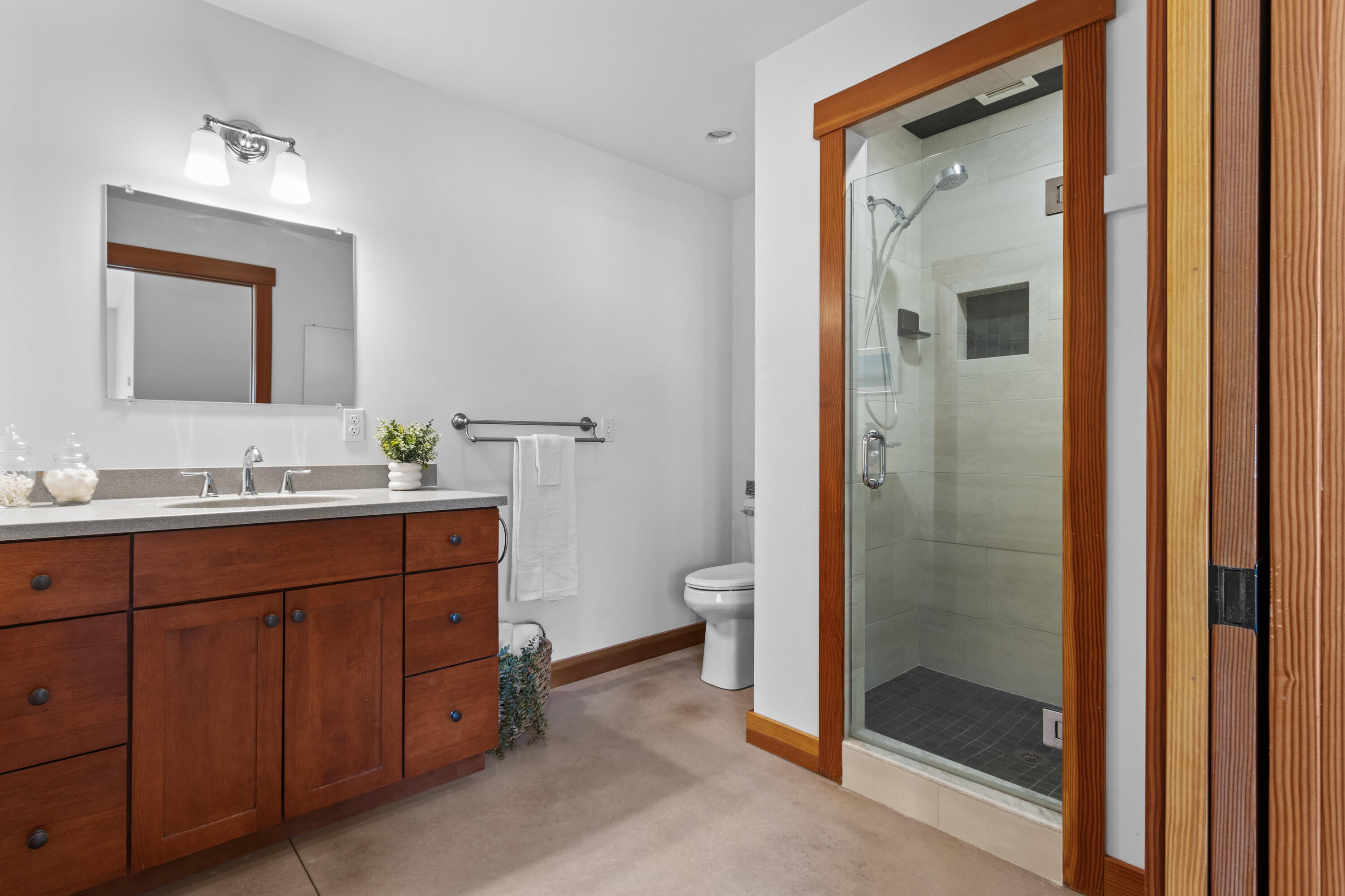 Monmouth, Maine, 04259, United States, ,3 BathroomsBathrooms,Residential,Active,1771427