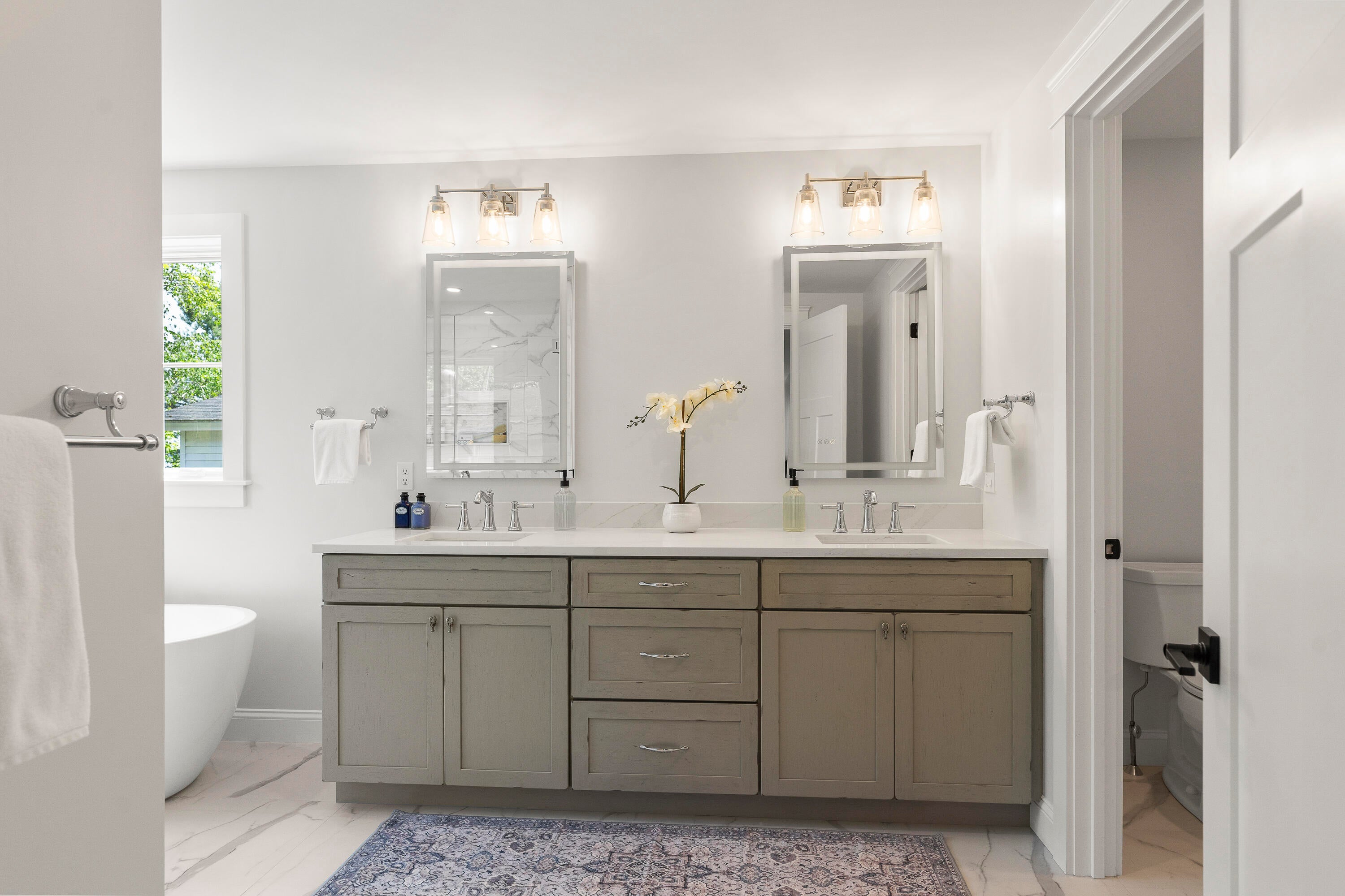 Falmouth, Maine, 04105, United States, 5 Bedrooms Bedrooms, ,6 BathroomsBathrooms,Residential,Active,1853629