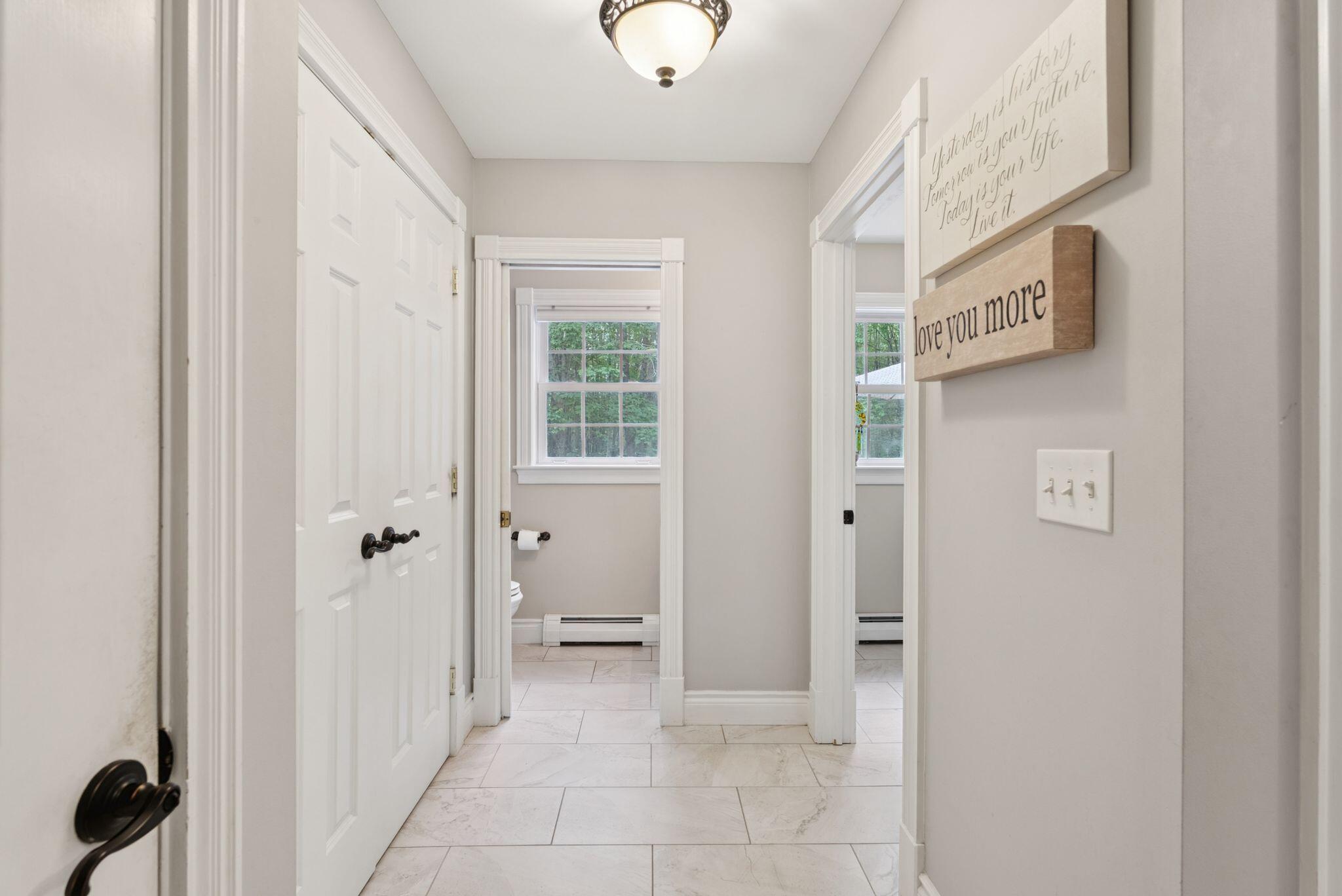 Falmouth, Maine, 04105, United States, 4 Bedrooms Bedrooms, ,3 BathroomsBathrooms,Residential,Active,1920228
