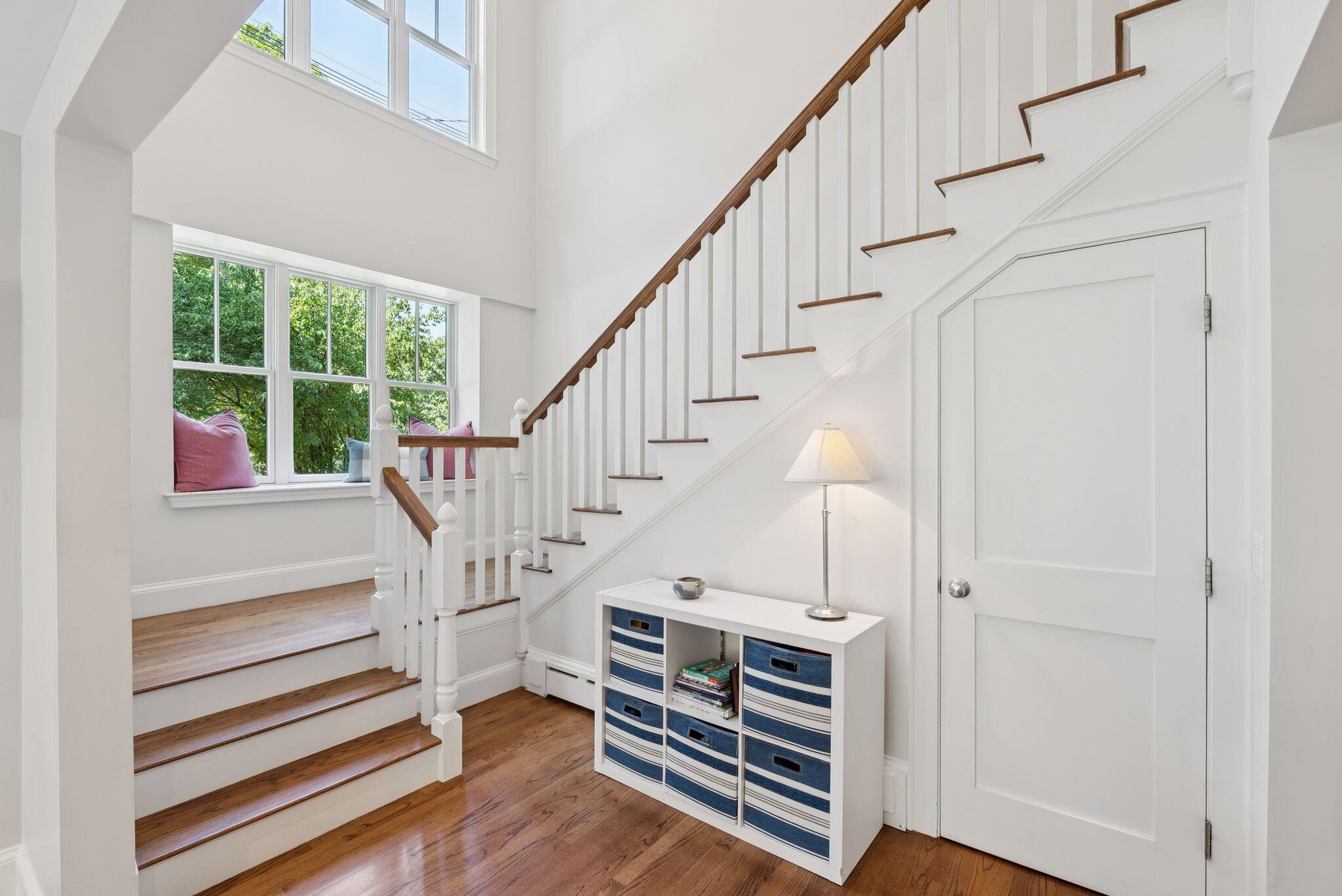 Falmouth, Maine, 04105, United States, 4 Bedrooms Bedrooms, ,3 BathroomsBathrooms,Residential,Pending,1903217