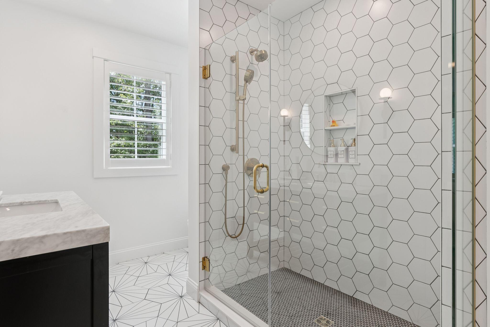 Cumberland, Maine, 04021, United States, ,5 BathroomsBathrooms,Residential,Active,1899925