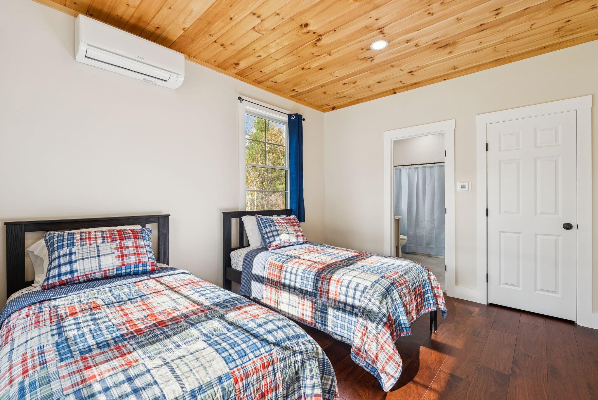 Casco, Maine, 04015, United States, 4 Bedrooms Bedrooms, ,5 BathroomsBathrooms,Residential,Active,1968106