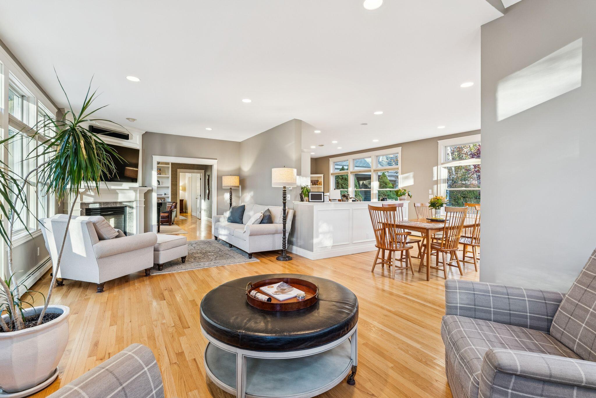 Falmouth, Maine, 04105, United States, 5 Bedrooms Bedrooms, ,4 BathroomsBathrooms,Residential,Active,2002327