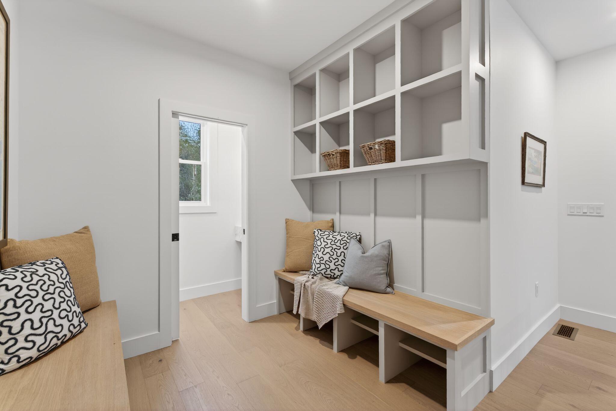 Falmouth, Maine, 04105, United States, 4 Bedrooms Bedrooms, ,4 BathroomsBathrooms,Residential,Active,2001079