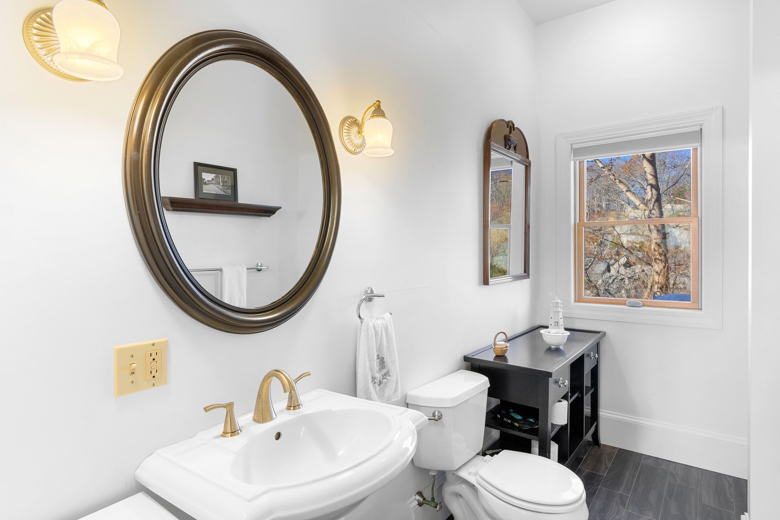 Vinalhaven, Maine, 04863, United States, 4 Bedrooms Bedrooms, ,4 BathroomsBathrooms,Residential,Active,1997886