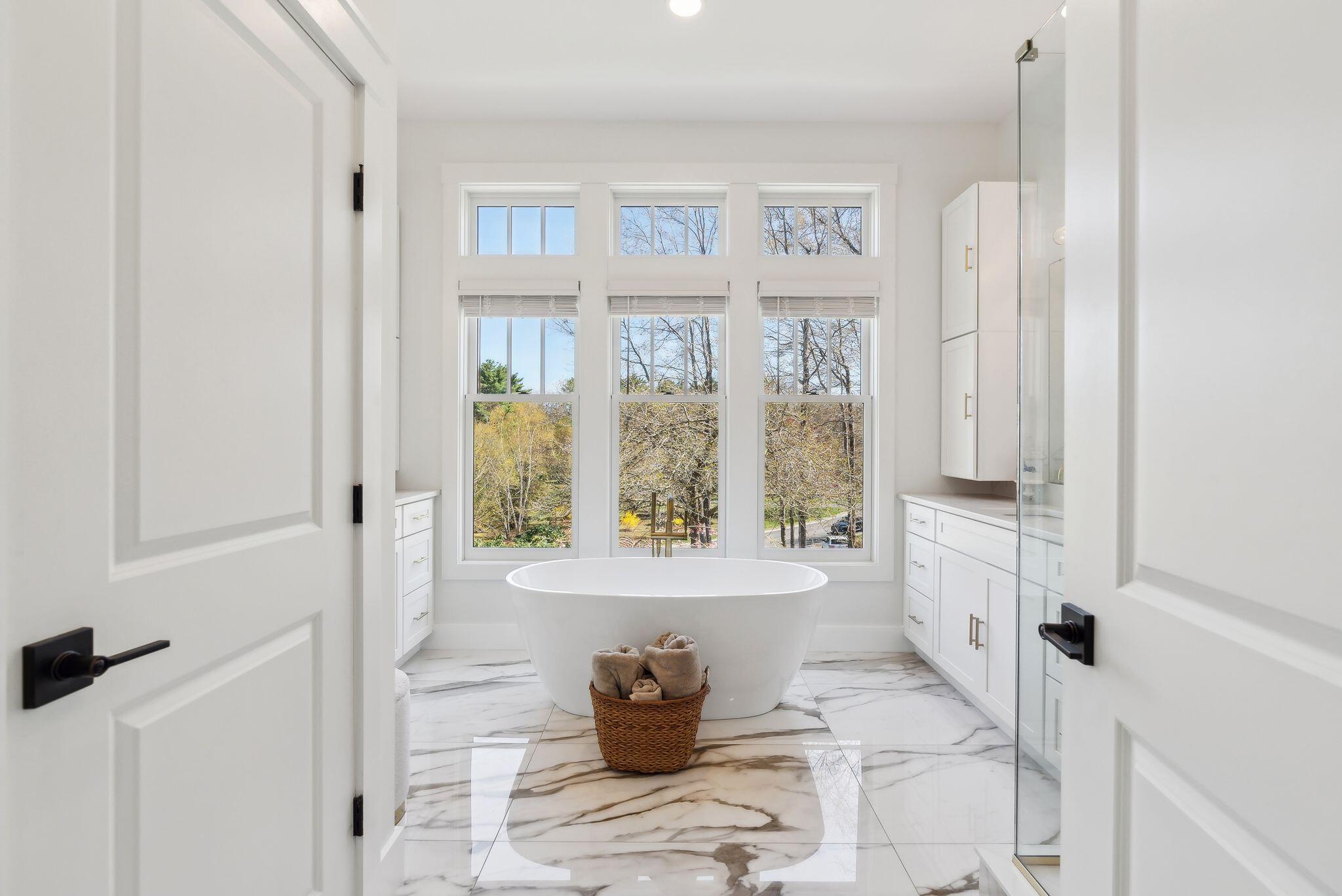 Falmouth, Maine, 04105, United States, 5 Bedrooms Bedrooms, ,5 BathroomsBathrooms,Residential,Active,1798129