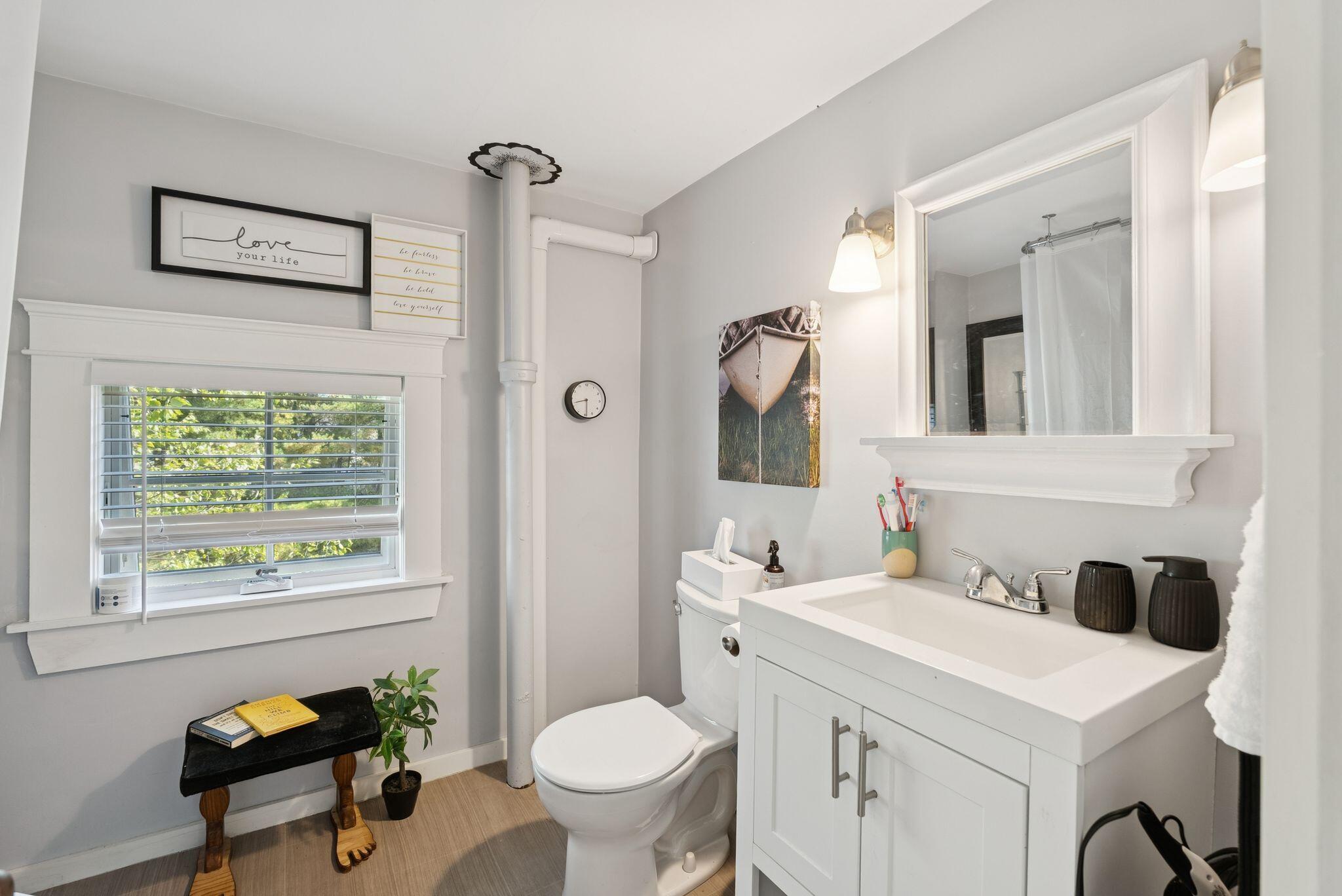 Falmouth, Maine, 04105, United States, 5 Bedrooms Bedrooms, ,4 BathroomsBathrooms,Residential,Active,1961947