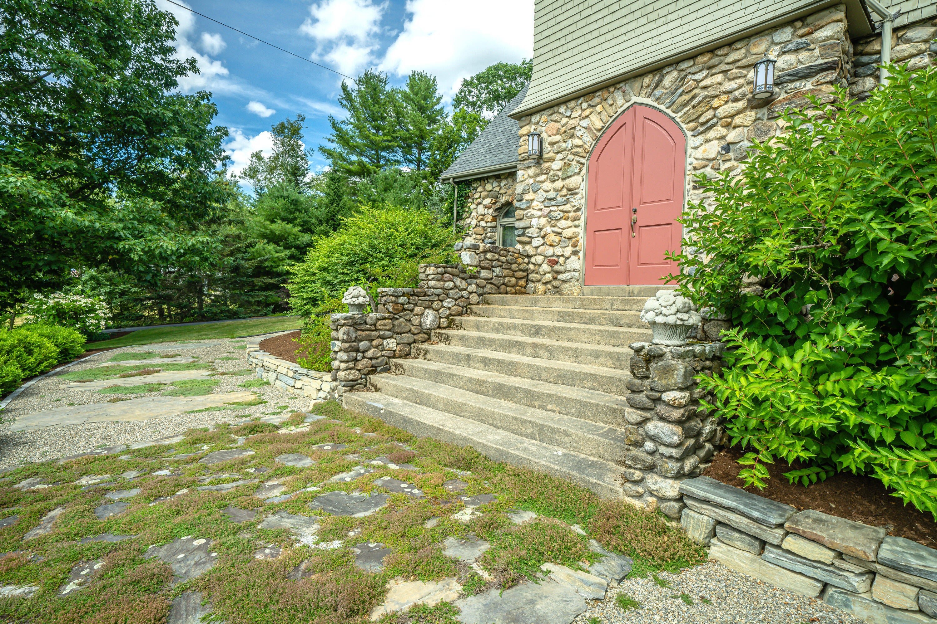 Belfast, Maine, 04915, United States, ,2 BathroomsBathrooms,Residential,Active,1762819