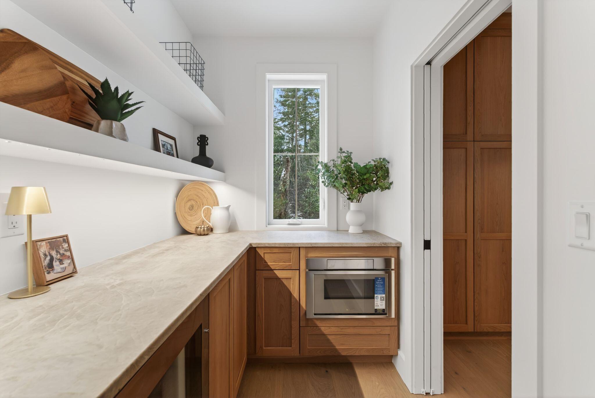 Falmouth, Maine, 04105, United States, 4 Bedrooms Bedrooms, ,4 BathroomsBathrooms,Residential,Active,2001079