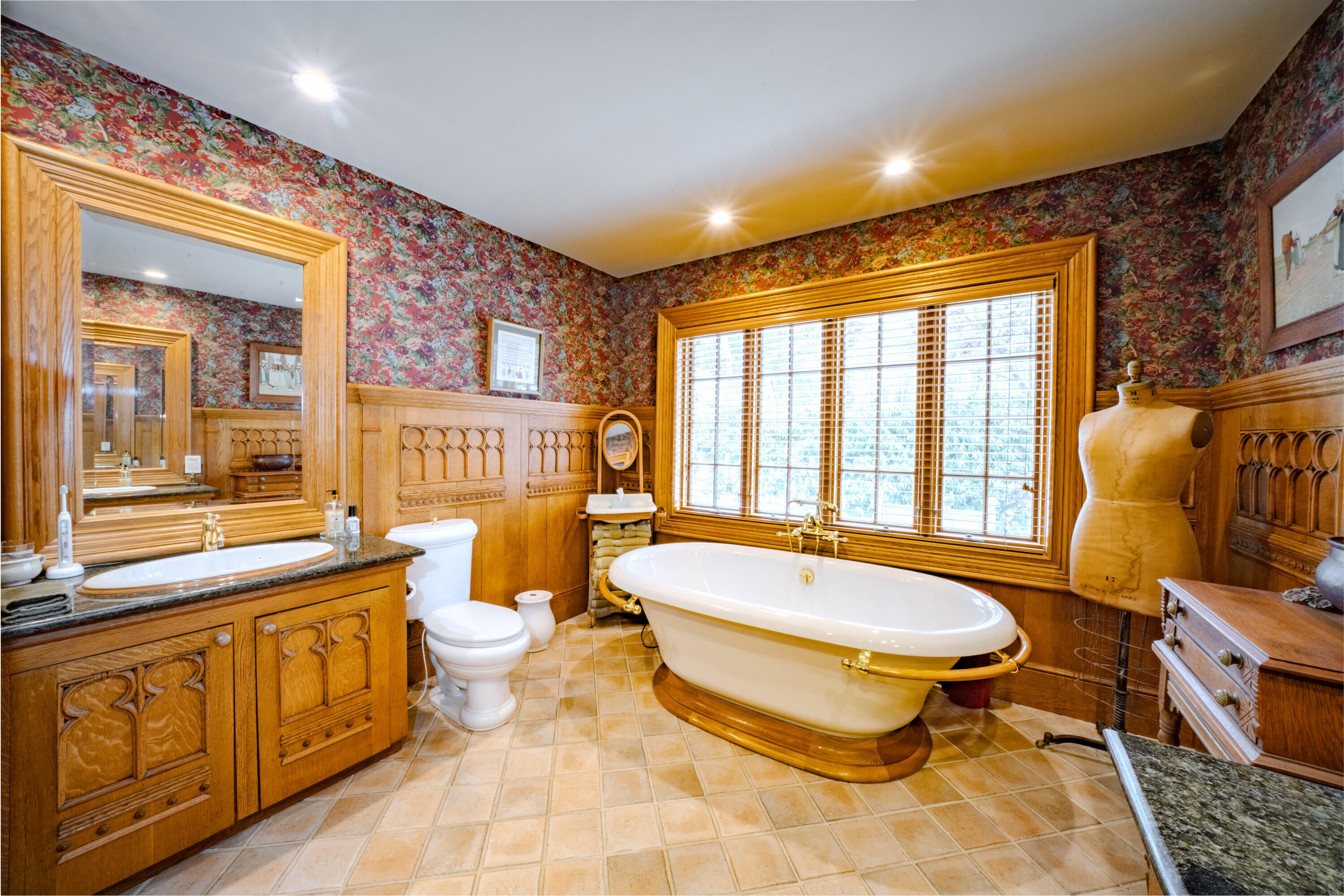 Belfast, Maine, 04915, United States, ,2 BathroomsBathrooms,Residential,Active,1762819