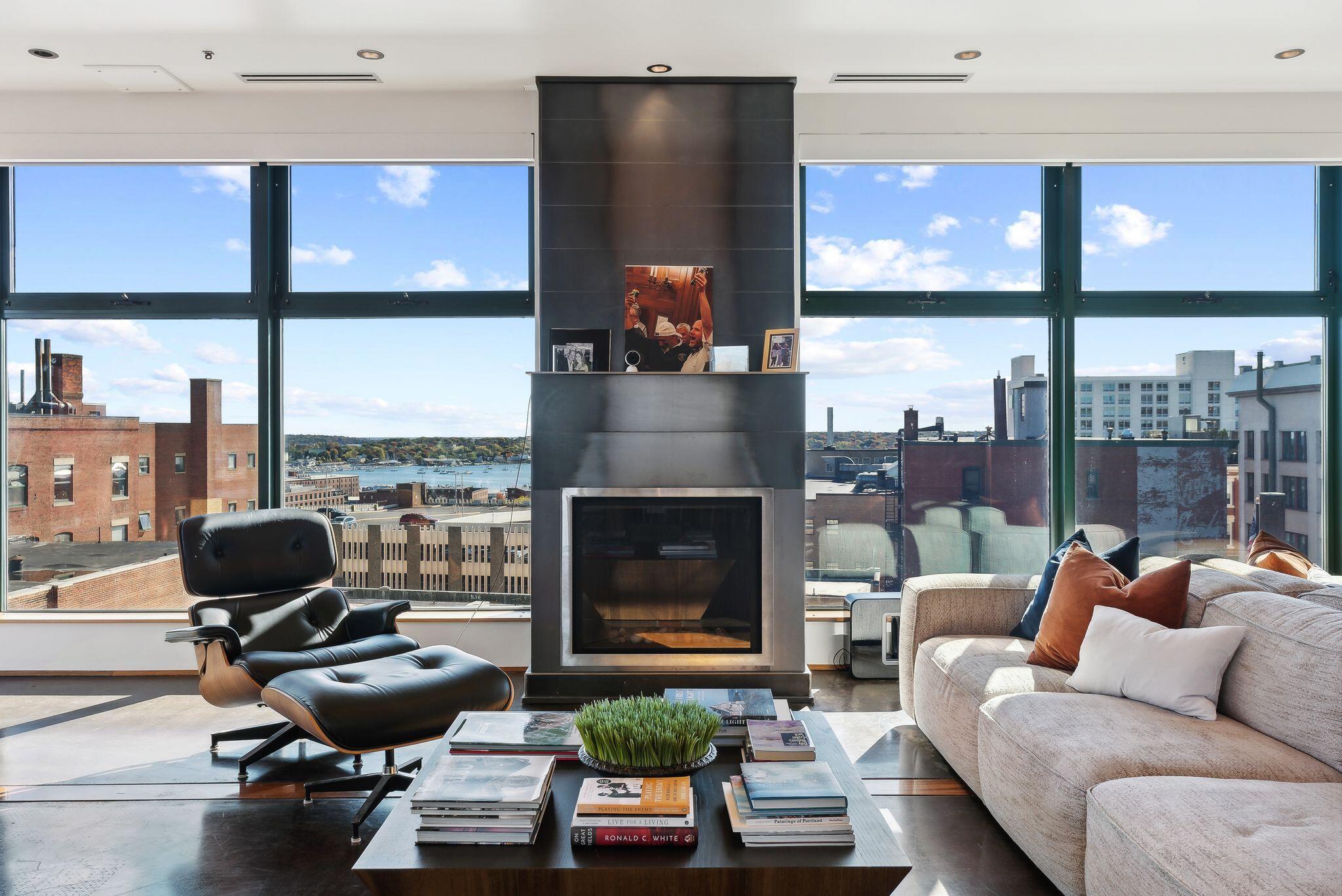 Portland, Maine, 04101, United States, 2 Bedrooms Bedrooms, ,3 BathroomsBathrooms,Residential,Active,1839414