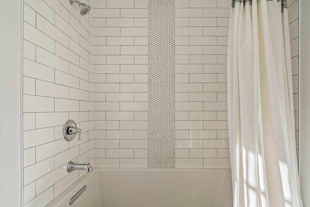 Falmouth, Maine, 04105, United States, 5 Bedrooms Bedrooms, ,6 BathroomsBathrooms,Residential,Active,2028555