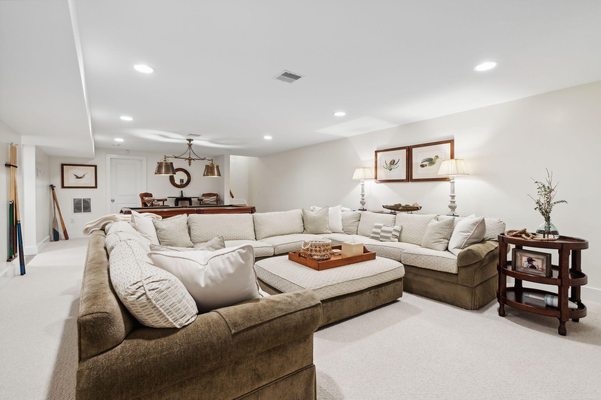 Naples, Maine, 04055, United States, 9 Bedrooms Bedrooms, ,8 BathroomsBathrooms,Residential,Active,1905064