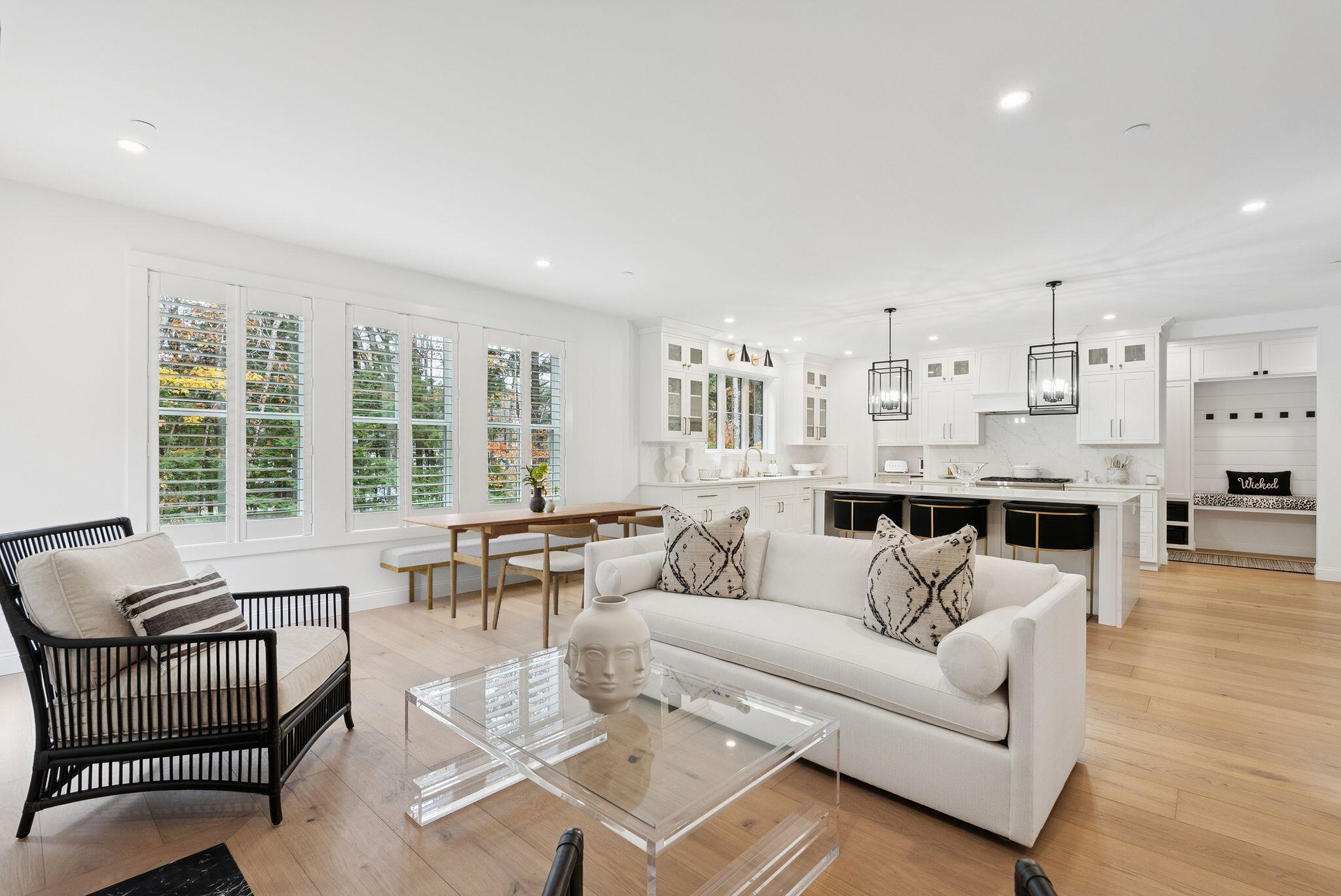 Cumberland, Maine, 04021, United States, ,5 BathroomsBathrooms,Residential,Active,1899925