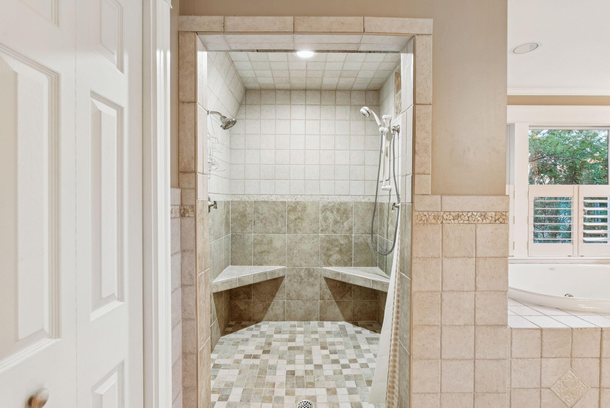 Falmouth, Maine, 04105, United States, 5 Bedrooms Bedrooms, ,4 BathroomsBathrooms,Residential,Active,2002327