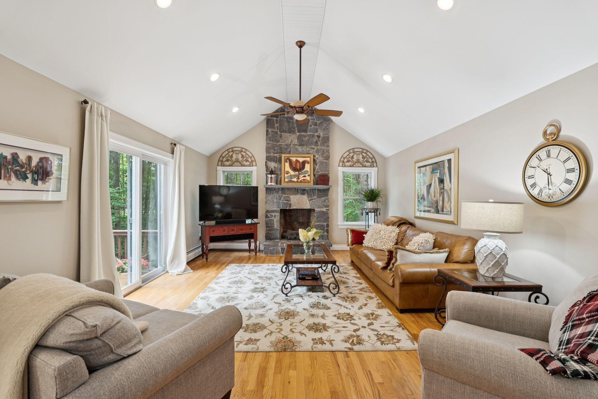 Falmouth, Maine, 04105, United States, 4 Bedrooms Bedrooms, ,3 BathroomsBathrooms,Residential,Active,1920228