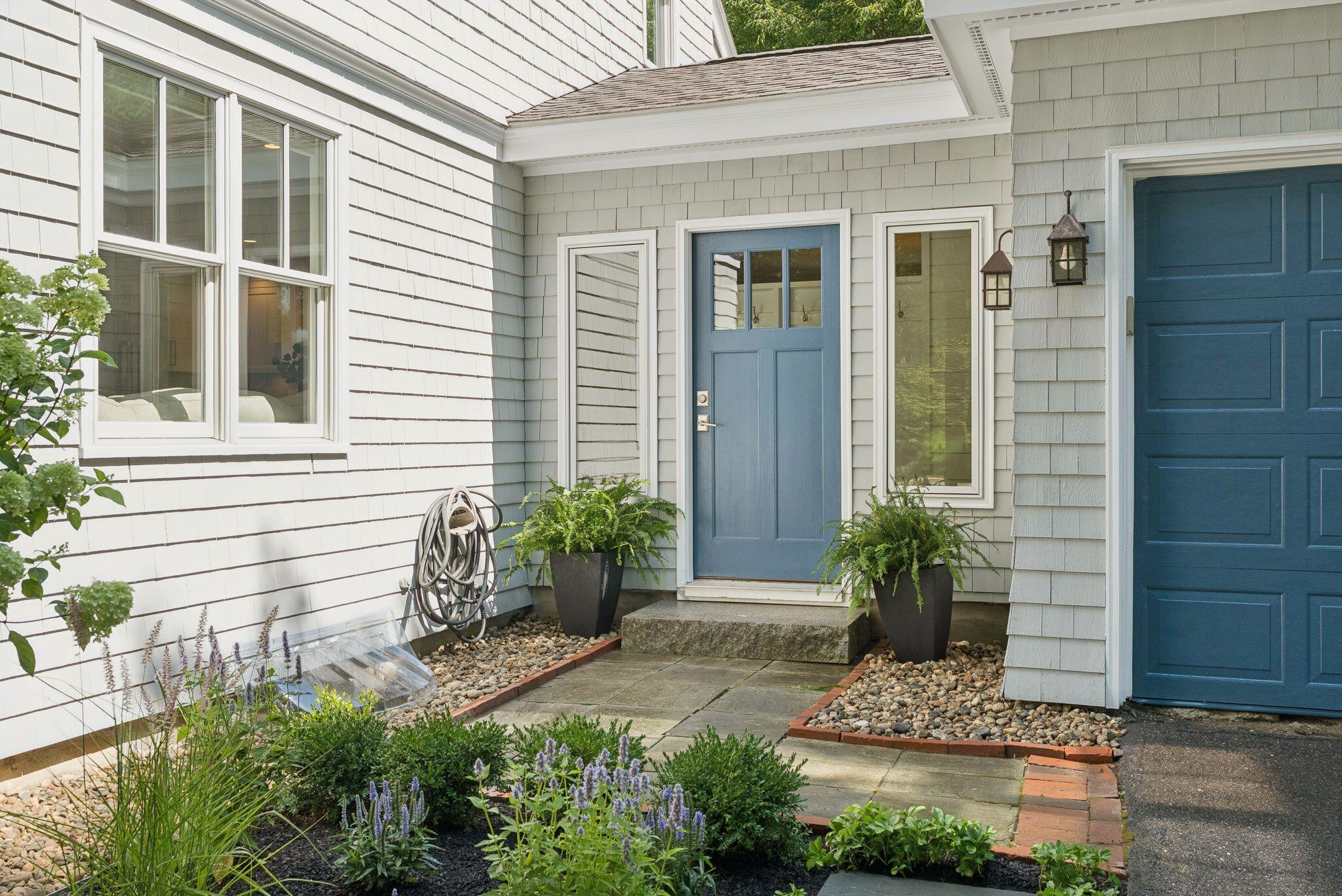 Falmouth, Maine, 04105, United States, 4 Bedrooms Bedrooms, ,3 BathroomsBathrooms,Residential,Pending,1903217