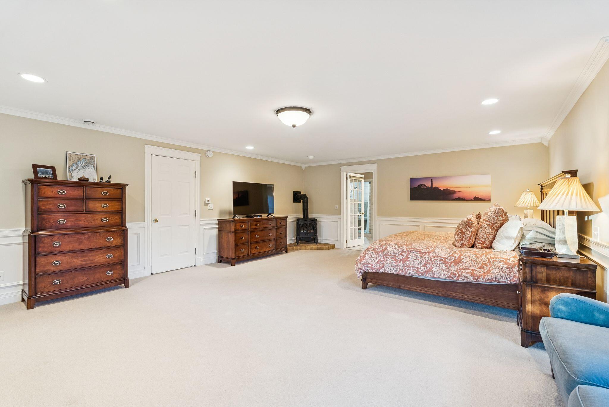 Falmouth, Maine, 04105, United States, 5 Bedrooms Bedrooms, ,4 BathroomsBathrooms,Residential,Active,2002327